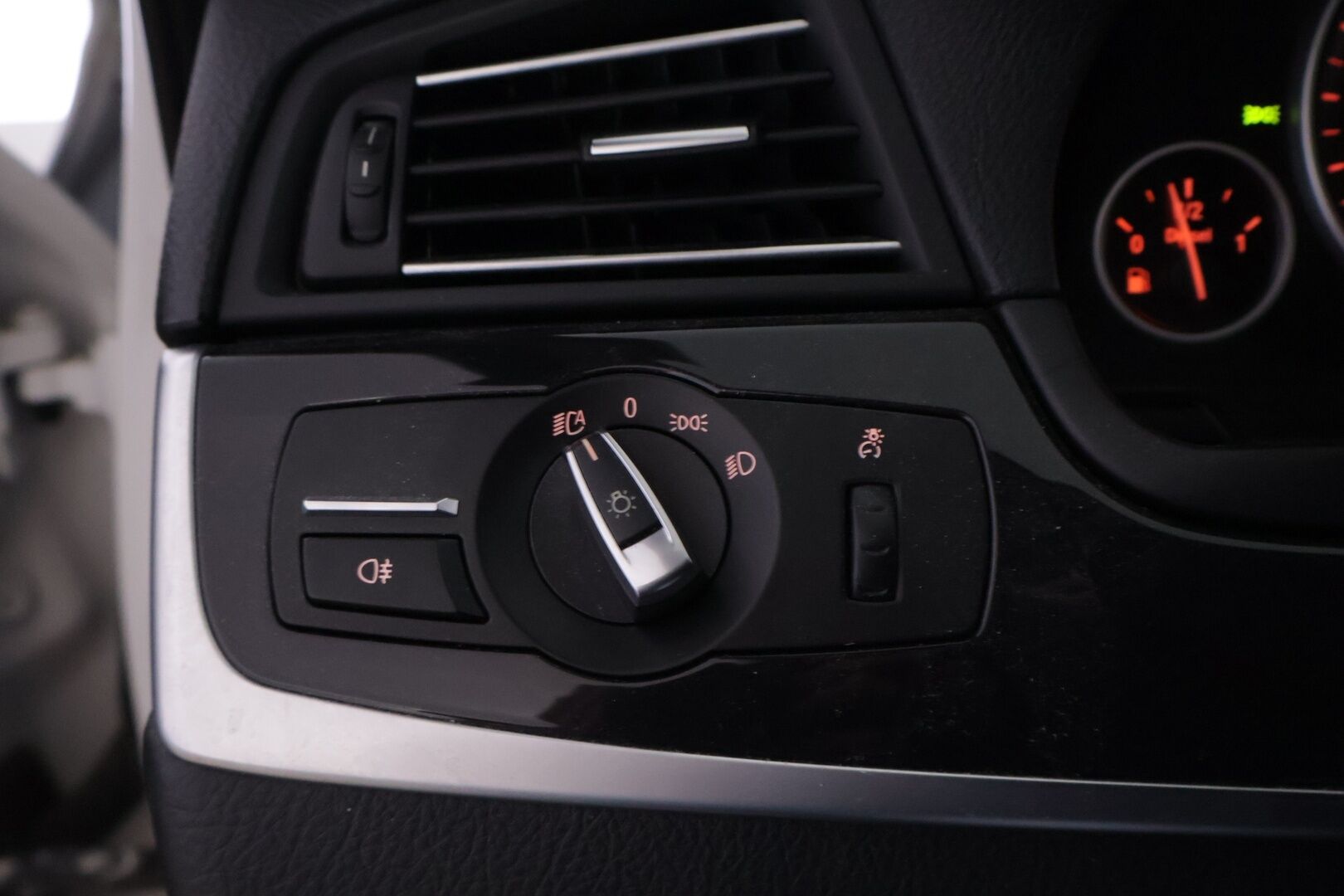 BMW 520 2015 F10 Sedan 520d A Business - Suomiauto | Lohko | KeylessGo | Vakkari | Kahdet renkaat 