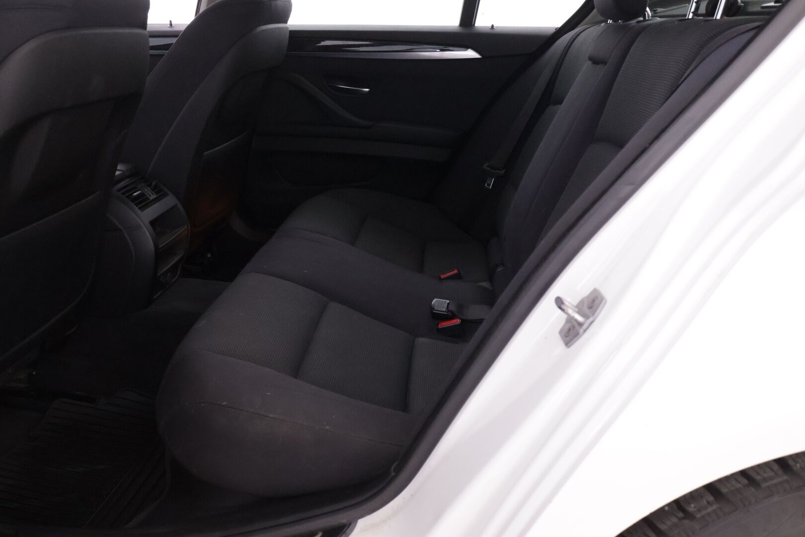 BMW 520 2015 F10 Sedan 520d A Business - Suomiauto | Lohko | KeylessGo | Vakkari | Kahdet renkaat 