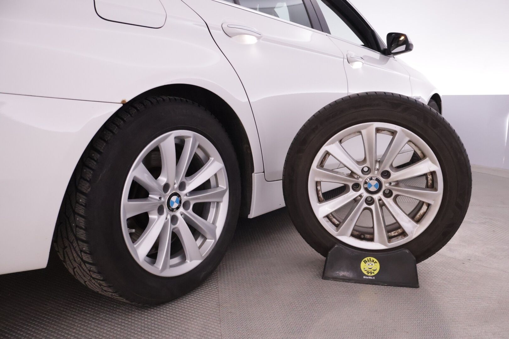 BMW 520 2015 F10 Sedan 520d A Business - Suomiauto | Lohko | KeylessGo | Vakkari | Kahdet renkaat 