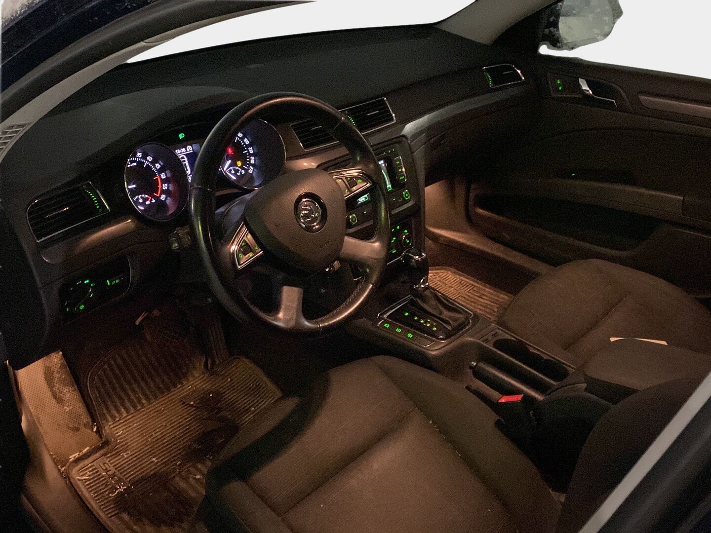 Skoda Superb 2015 Combi 2,0 TDI 140 Active Edition DSG Autom.- YritysOutlet - Myydään vain yrityksille