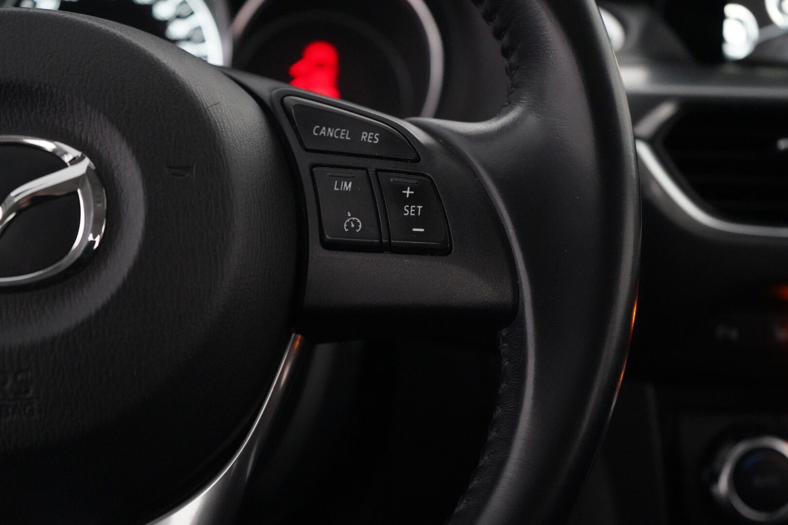 Mazda 6 2015 Sport Wagon 2,0 (145) SKYACTIV-G Premium Plus * Vakkari / Lohko / Tutkat / Penkinlämmittimet / Bluetooth * - Suomi-auto / Merkkihuollettu / Juuri katsastettu / Kahdet OEM vanteet