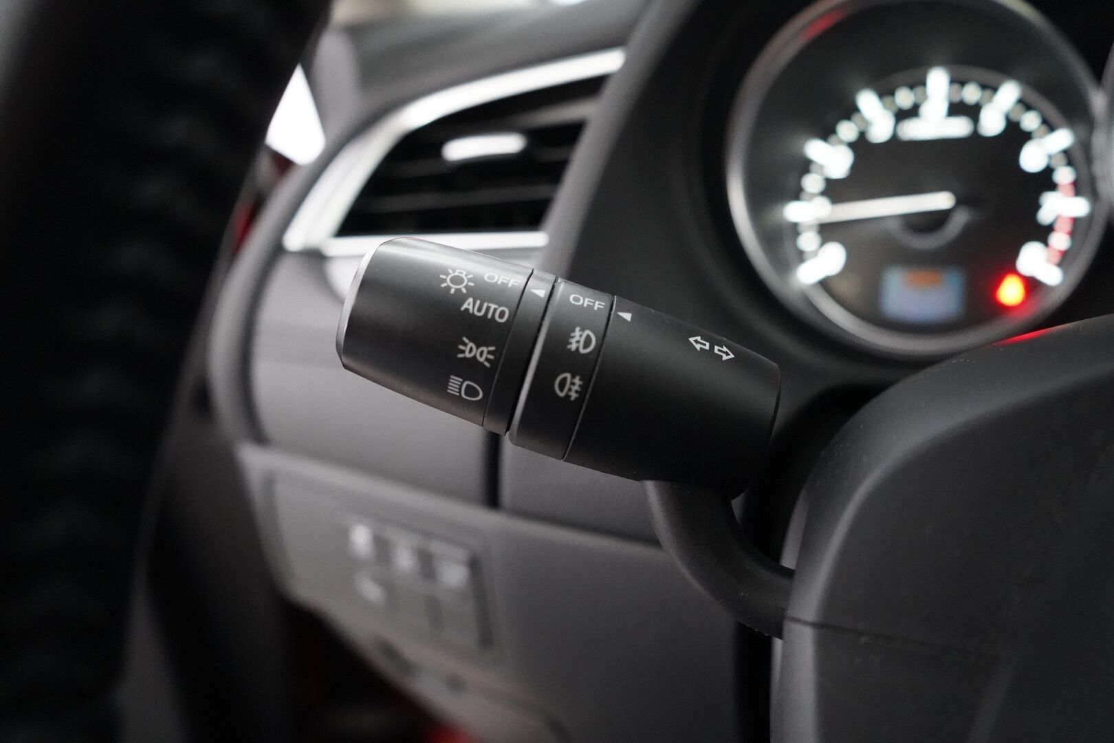 Mazda 6 2015 Sport Wagon 2,0 (145) SKYACTIV-G Premium Plus * Vakkari / Lohko / Tutkat / Penkinlämmittimet / Bluetooth * - Suomi-auto / Merkkihuollettu / Juuri katsastettu / Kahdet OEM vanteet