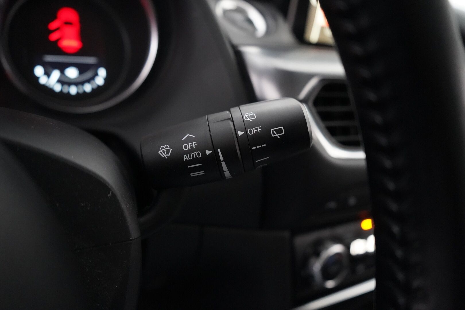 Mazda 6 2015 Sport Wagon 2,0 (145) SKYACTIV-G Premium Plus * Vakkari / Lohko / Tutkat / Penkinlämmittimet / Bluetooth * - Suomi-auto / Merkkihuollettu / Juuri katsastettu / Kahdet OEM vanteet