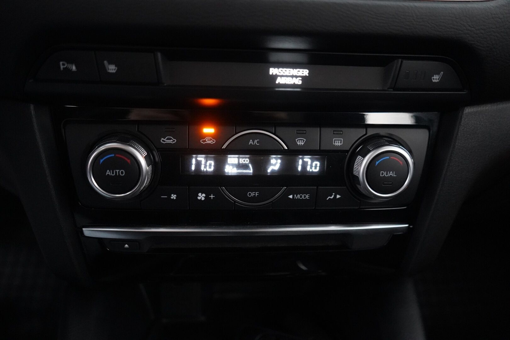 Mazda 6 2015 Sport Wagon 2,0 (145) SKYACTIV-G Premium Plus * Vakkari / Lohko / Tutkat / Penkinlämmittimet / Bluetooth * - Suomi-auto / Merkkihuollettu / Juuri katsastettu / Kahdet OEM vanteet