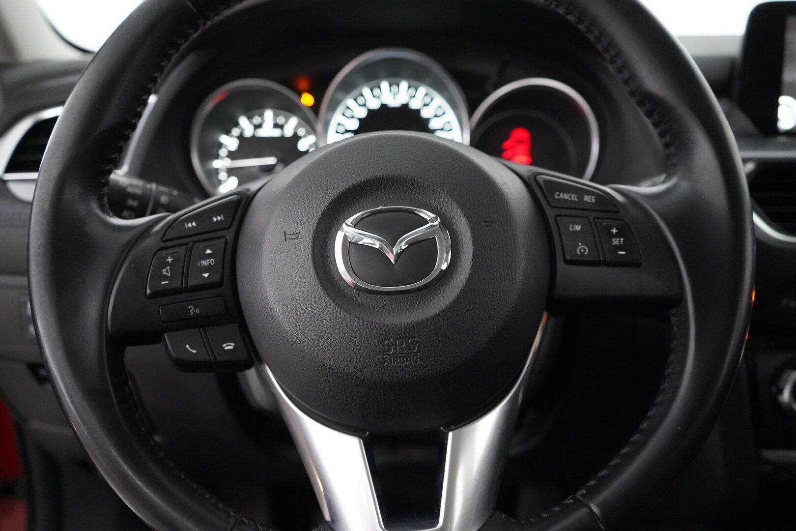 Mazda 6 2015 Sport Wagon 2,0 (145) SKYACTIV-G Premium Plus * Vakkari / Lohko / Tutkat / Penkinlämmittimet / Bluetooth * - Suomi-auto / Merkkihuollettu / Juuri katsastettu / Kahdet OEM vanteet