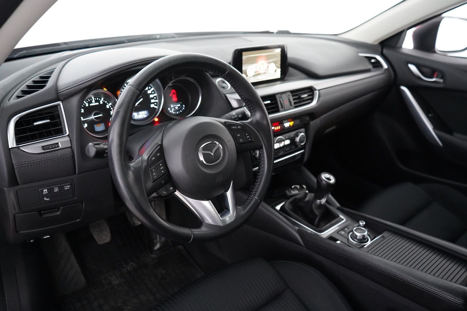 Mazda 6 2015 Sport Wagon 2,0 (145) SKYACTIV-G Premium Plus * Vakkari / Lohko / Tutkat / Penkinlämmittimet / Bluetooth * - Suomi-auto / Merkkihuollettu / Juuri katsastettu / Kahdet OEM vanteet