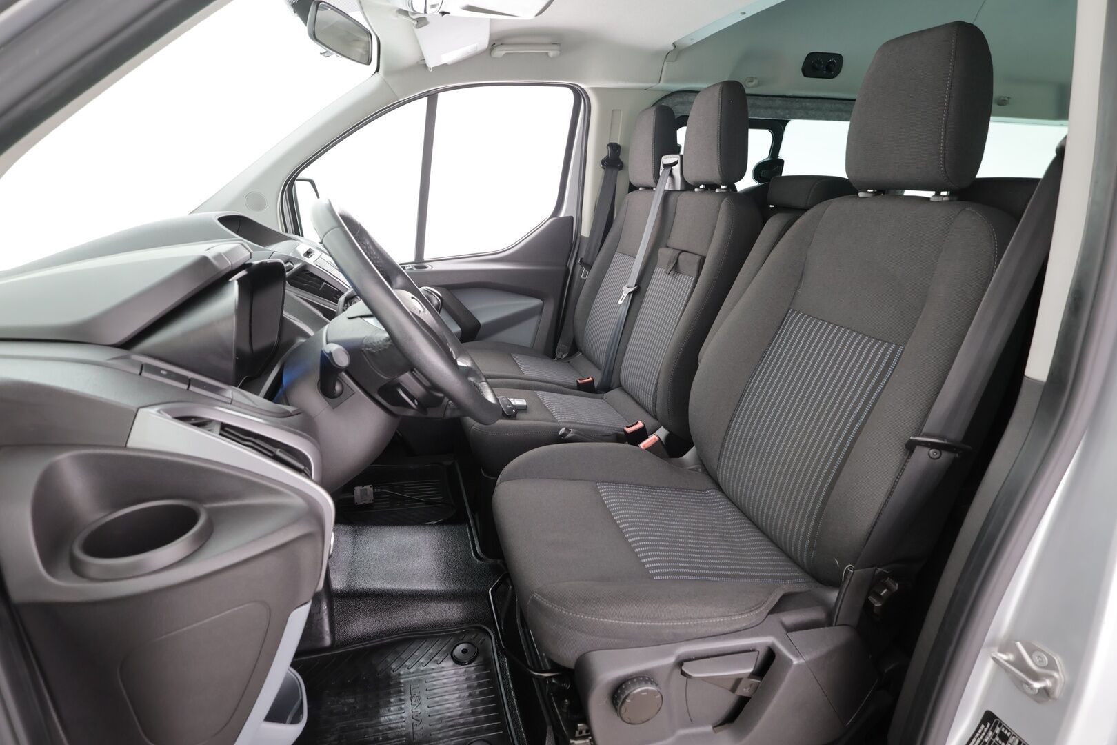 Ford TOURNEO CUSTOM 2014 310 2,2TDCi 125 hv Trend M6 Kombi M1 L2H2 FWD 9-P * Webasto / Bluetooth / Vakkari / Ilmastointi * - Merkkihuollot / Kahdet renkaat