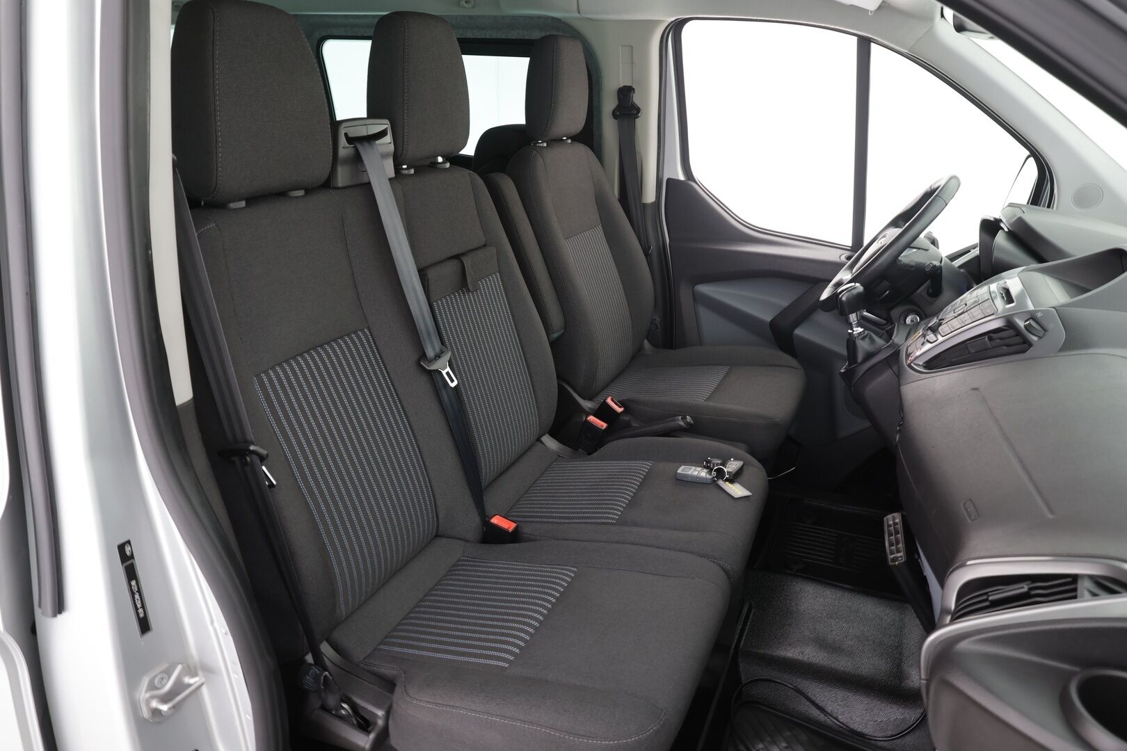 Ford TOURNEO CUSTOM 2014 310 2,2TDCi 125 hv Trend M6 Kombi M1 L2H2 FWD 9-P - * Webasto | Bluetooth | Vakkari | Ilmastointi | Lectican sisusta | Merkkihuollot | Kahdet renkaat *