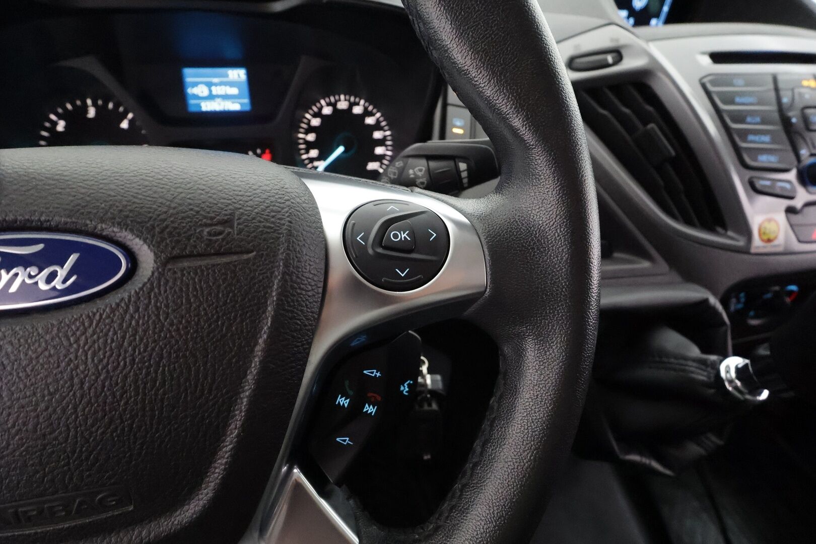 Ford TOURNEO CUSTOM 2014 310 2,2TDCi 125 hv Trend M6 Kombi M1 L2H2 FWD 9-P * Webasto / Bluetooth / Vakkari / Ilmastointi * - Merkkihuollot / Kahdet renkaat - HULLUT AVAJAISHULINAT KORKOTARJOUS 3,29 %