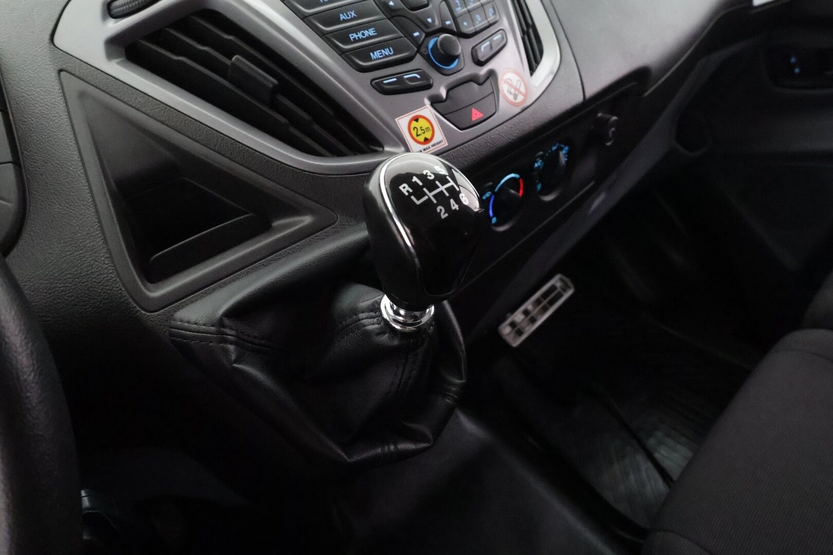 Ford TOURNEO CUSTOM 2014 310 2,2TDCi 125 hv Trend M6 Kombi M1 L2H2 FWD 9-P * Webasto / Bluetooth / Vakkari / Ilmastointi * - Merkkihuollot / Kahdet renkaat