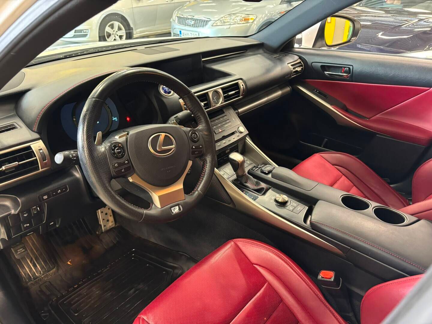Lexus IS 2015 300h F Sport - Mark levinson | Ratinlämmitin | Ilmastoidut Nahkapenkit  | Vakkari | Lohko | Suomi-auto | 2x Renkaat&vanteet!