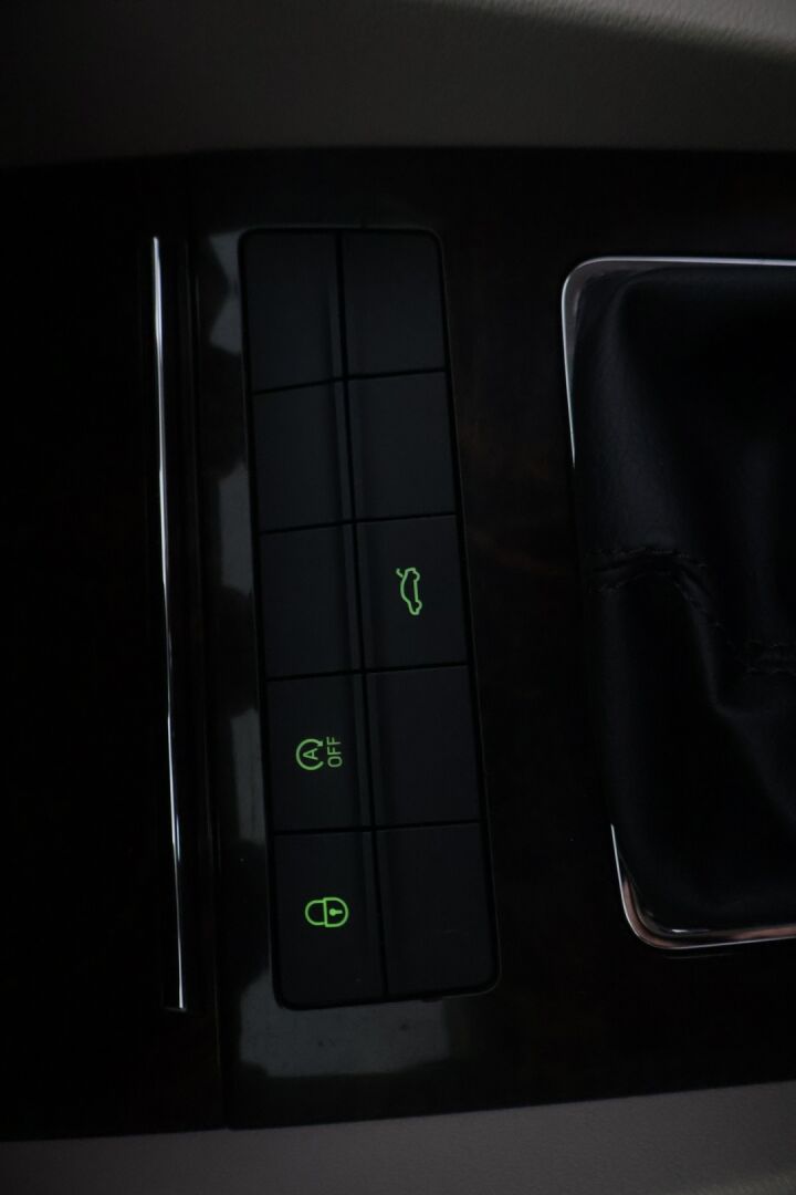 Skoda Octavia 2015 Combi 1,4 TSI Elegance - 2.om Suomi-auto | Kessy | Vakkari | Bluetooth | S.kontti | Koukku | 2x renkaat