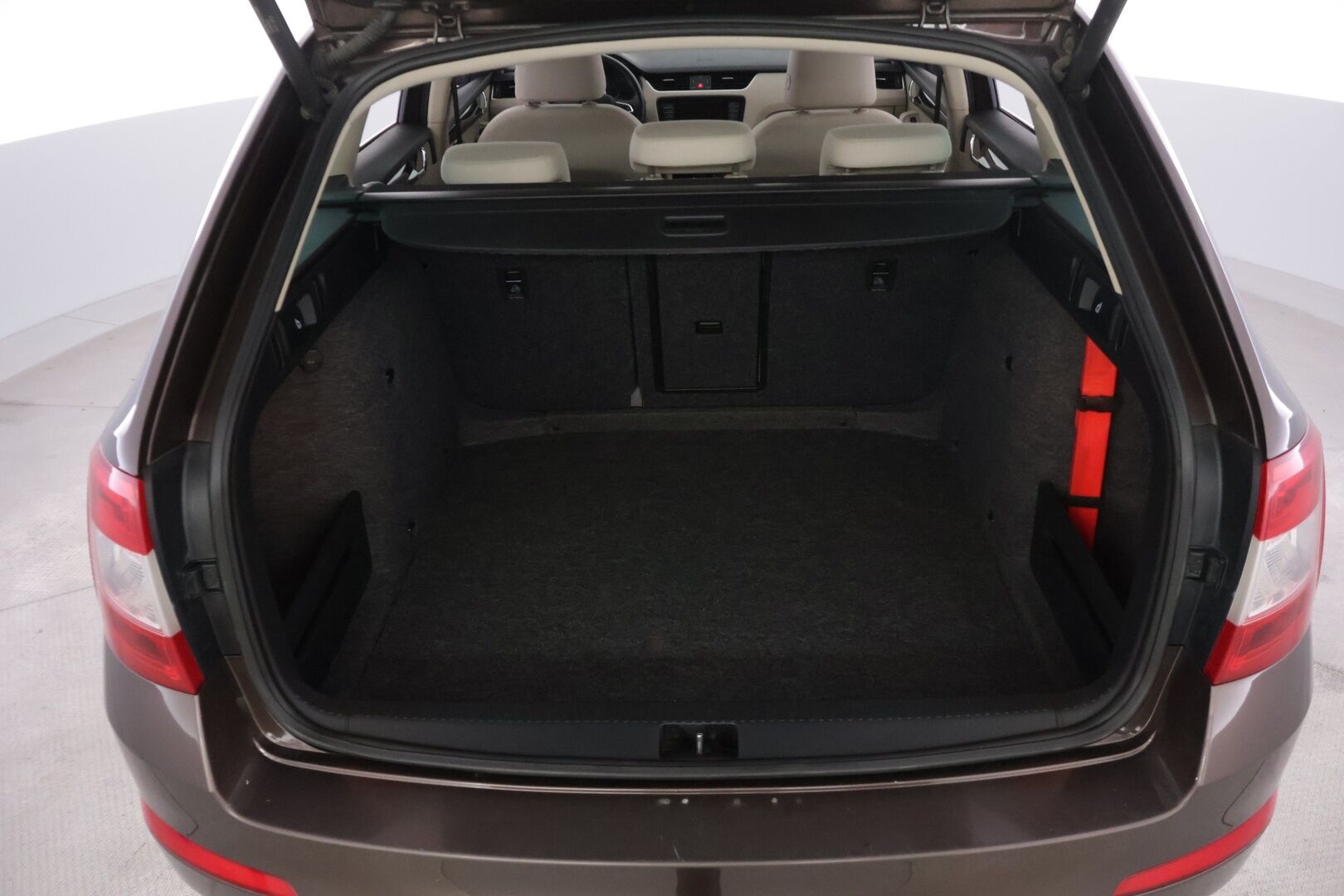 Skoda Octavia 2015 Combi 1,4 TSI Elegance - 2.om Suomi-auto | Kessy | Vakkari | Bluetooth | S.kontti | Koukku | 2x renkaat