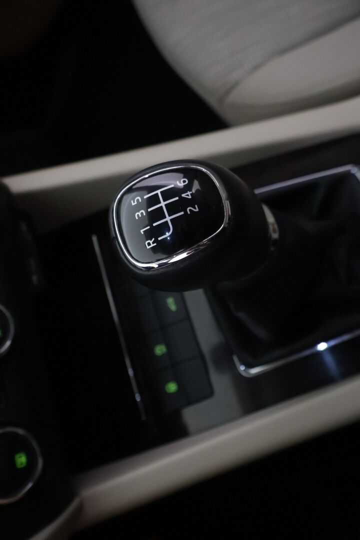 Skoda Octavia 2015 Combi 1,4 TSI Elegance - 2.om Suomi-auto | Kessy | Vakkari | Bluetooth | S.kontti | Koukku | 2x renkaat