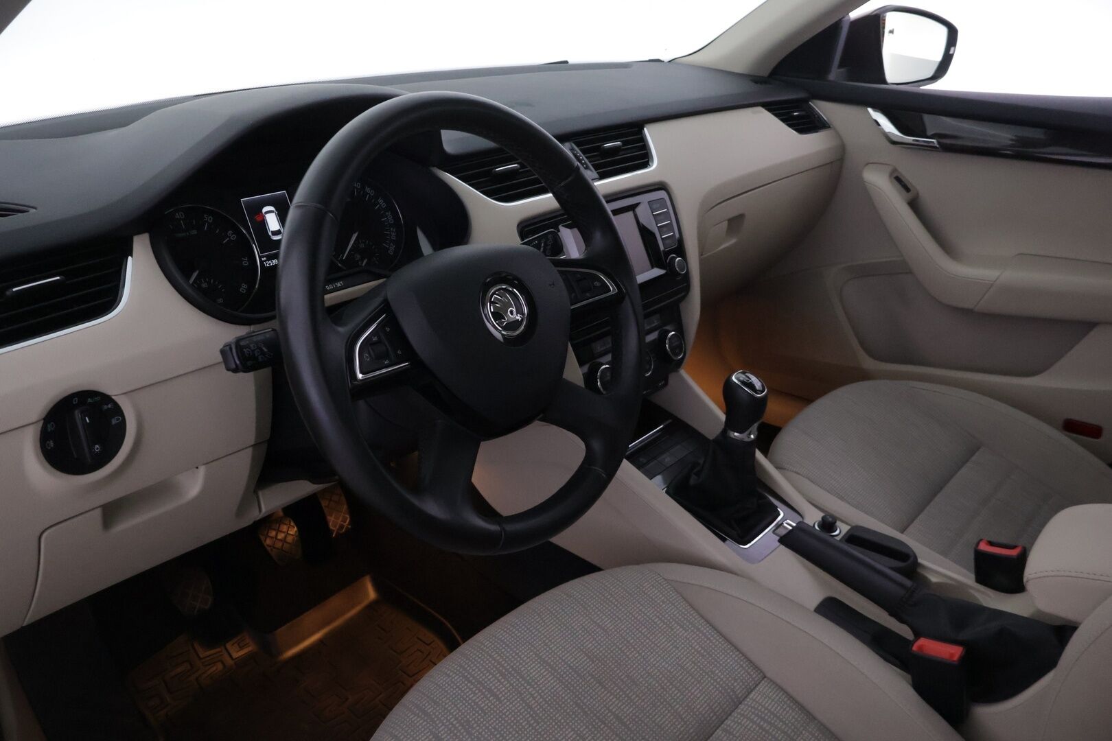Skoda Octavia 2015 Combi 1,4 TSI Elegance - 2.om Suomi-auto | Kessy | Vakkari | Bluetooth | S.kontti | Koukku | 2x renkaat