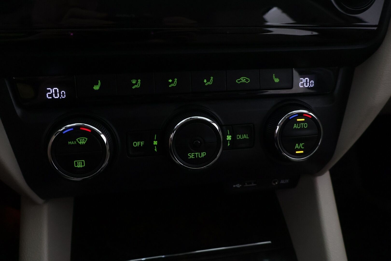 Skoda Octavia 2015 Combi 1,4 TSI Elegance - 2.om Suomi-auto | Kessy | Vakkari | Bluetooth | S.kontti | Koukku | 2x renkaat
