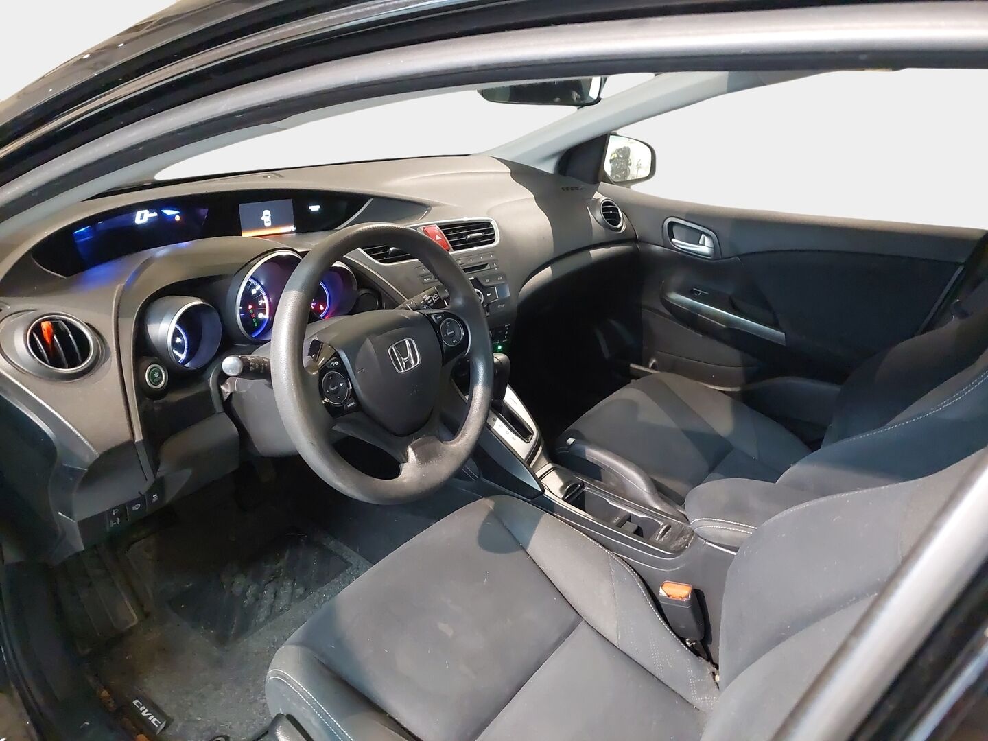 Honda Civic 2015 Tourer 1,8i Comfort AT *Lohkolämmitin / Vakkari / Parkktituka / 2x Renkaat / Huoltokirja* - Suomi-auto