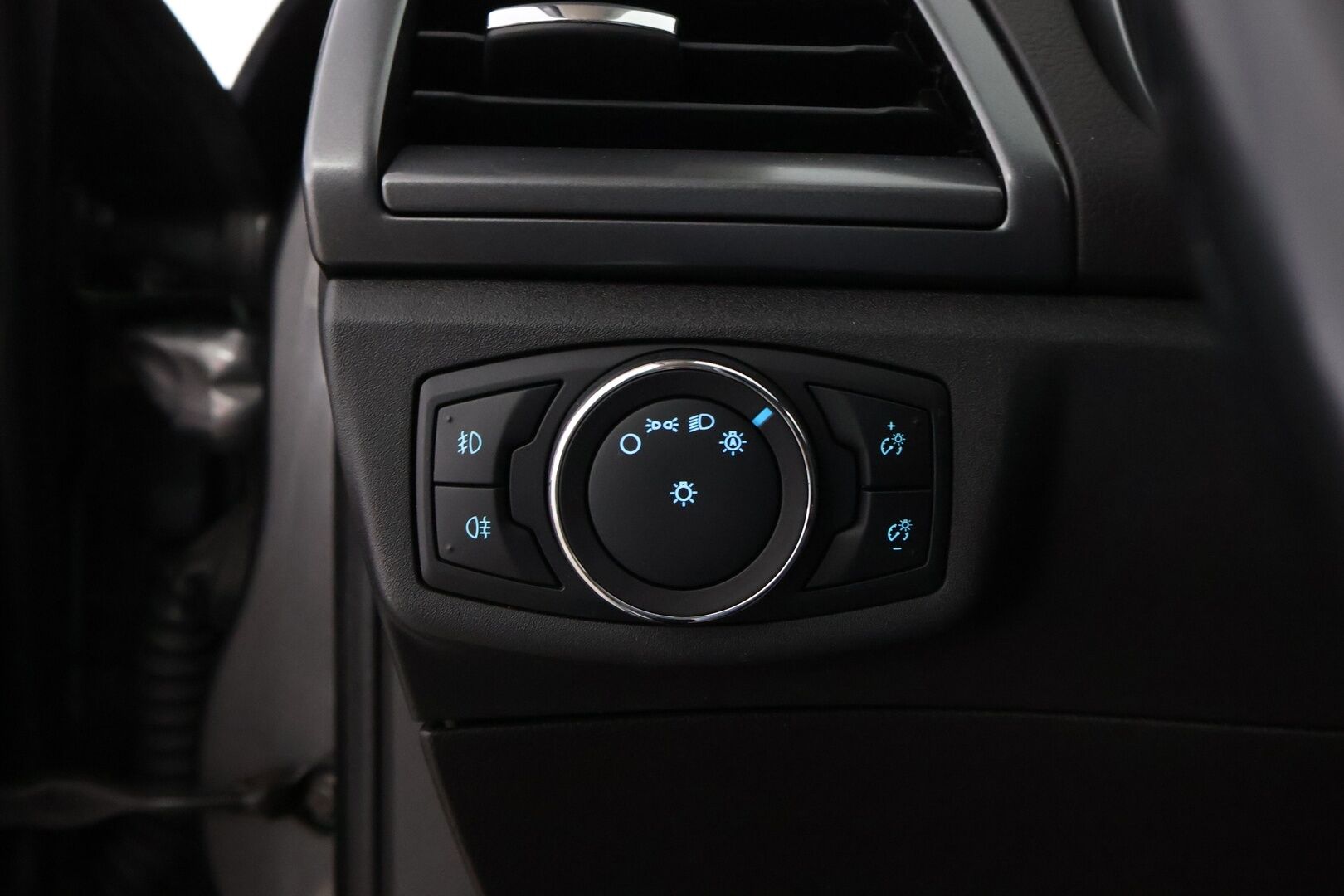 Ford Mondeo 2015 1,6 TDCi 115hv ECOnetic M6 Titanium Business 5D * Suomiauto / Peruutuskamera / Koukku / Sony Premium Sound / Dynamic LED - Lohko & Sisäpistoke / Facelift / Jakopää tehty! - Osta nyt, maksa vasta ensi vuonna