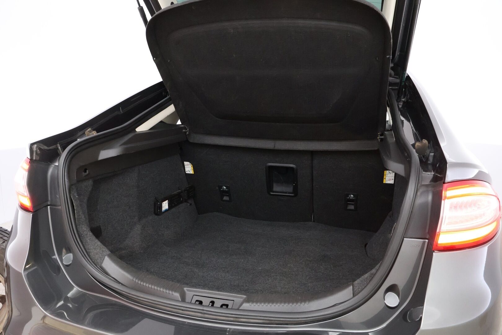 Ford Mondeo 2015 1,6 TDCi 115hv ECOnetic M6 Titanium Business 5D * Suomiauto / Peruutuskamera / Koukku / Sony Premium Sound / Dynamic LED - Lohko & Sisäpistoke / Facelift / Jakopää tehty! - Osta nyt, maksa vasta ensi vuonna