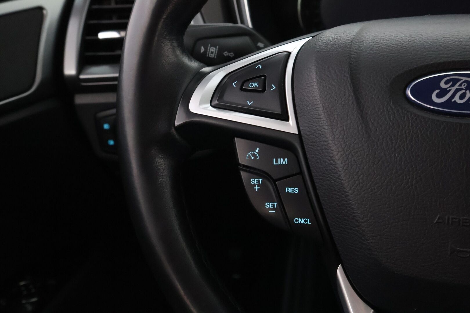 Ford Mondeo 2015 1,6 TDCi 115hv ECOnetic M6 Titanium Business 5D * Suomiauto / Peruutuskamera / Koukku / Sony Premium Sound / Dynamic LED - Lohko & Sisäpistoke / Facelift / Jakopää tehty! - Osta nyt, maksa vasta ensi vuonna