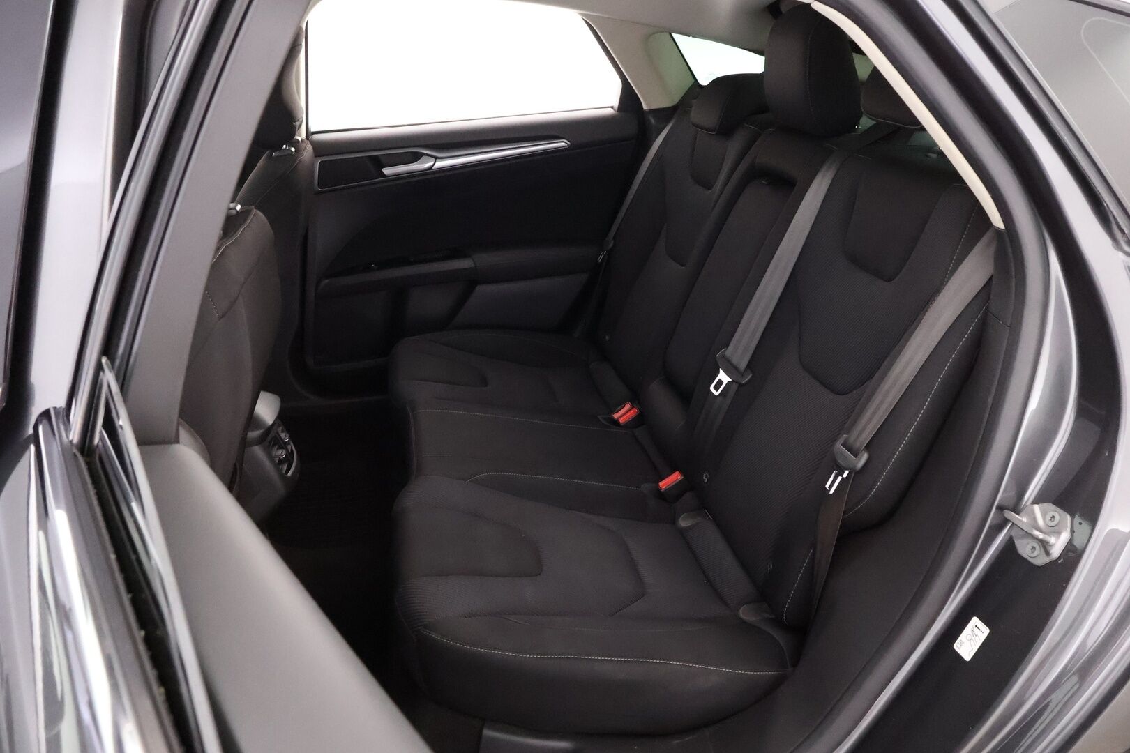 Ford Mondeo 2015 1,6 TDCi 115hv ECOnetic M6 Titanium Business 5D * Suomiauto / Peruutuskamera / Koukku / Sony Premium Sound / Dynamic LED - Lohko & Sisäpistoke / Facelift / Jakopää tehty! - Osta nyt, maksa vasta ensi vuonna