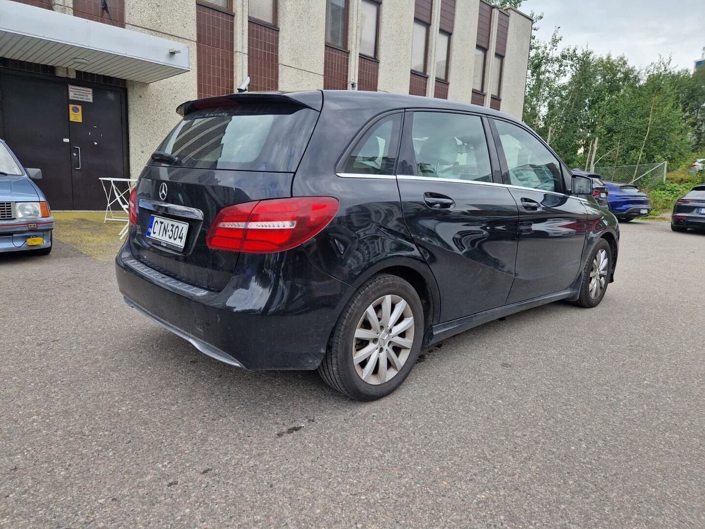 Mercedes-Benz B 2015 180 Premium Business *Vaalea sisusta / Vakkari / P.kamera / Lohko + sisä* - *Vaalea sisusta / Vakkari / P.kamera / Lohko + sisä*