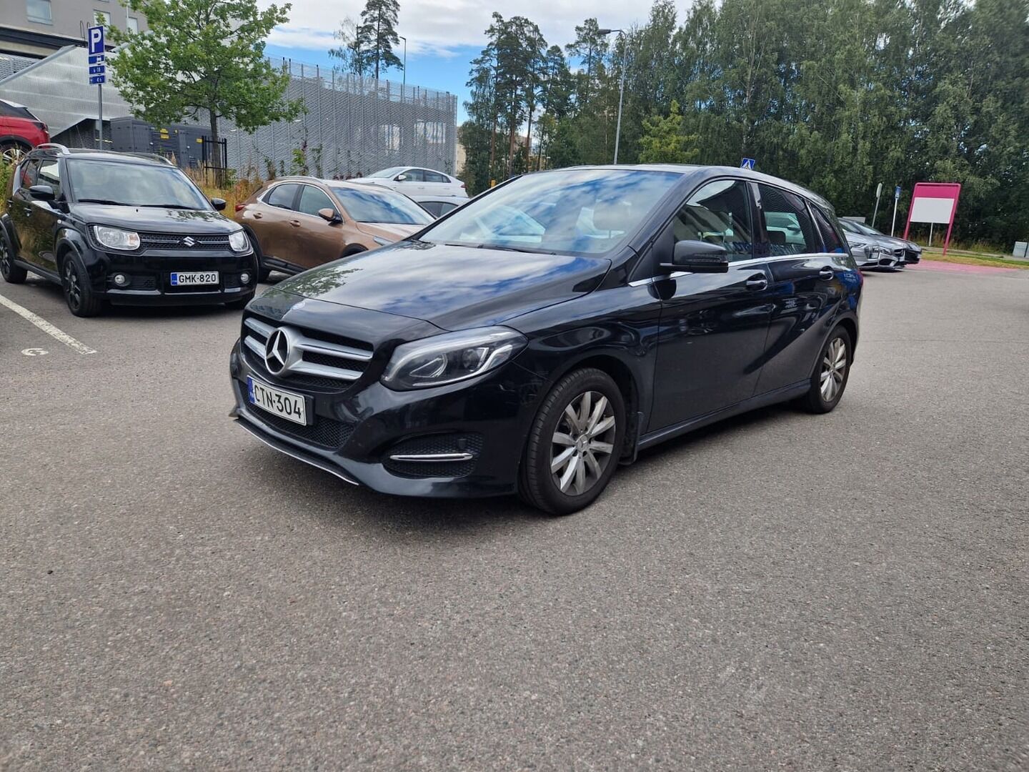 Mercedes-Benz B 2015 180 Premium Business *Vaalea sisusta / Vakkari / P.kamera / Lohko + sisä* - *Vaalea sisusta / Vakkari / P.kamera / Lohko + sisä*