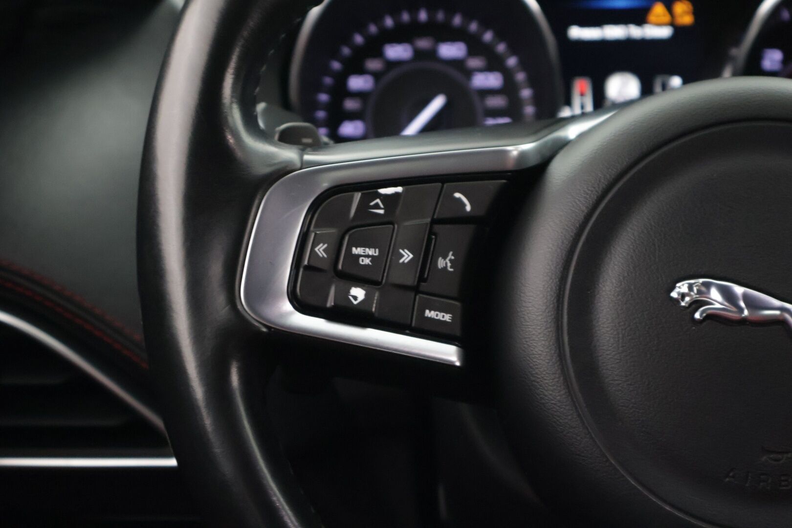 Jaguar XE 2015 20d R-Sport Aut *Webasto / Adapt. vakkari / Meridian / Punaset Nahat / Ohjauspyörän lämmitys / - *Webasto / Adapt. vakkari / Meridian / Punaset Nahat / Ohjauspyörän lämmitys / 