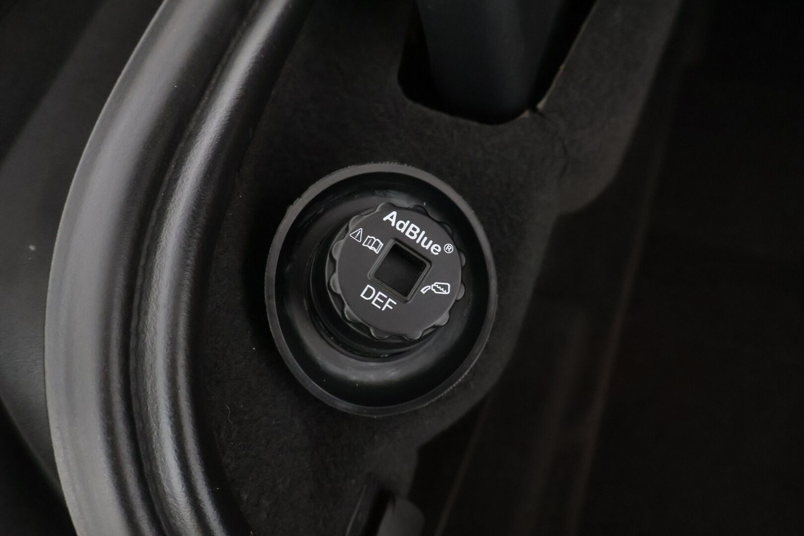 Jaguar XE 2016 20d R-Sport Aut *Webasto / Adapt. vakkari / Meridian / Punaset Nahat / Ohjauspyörän lämmitys /** Huutokaupat.com - Myydään Huutokaupat.com - *Webasto / Adapt. vakkari / Meridian / Punaset Nahat / Ohjauspyörän lämmitys / 