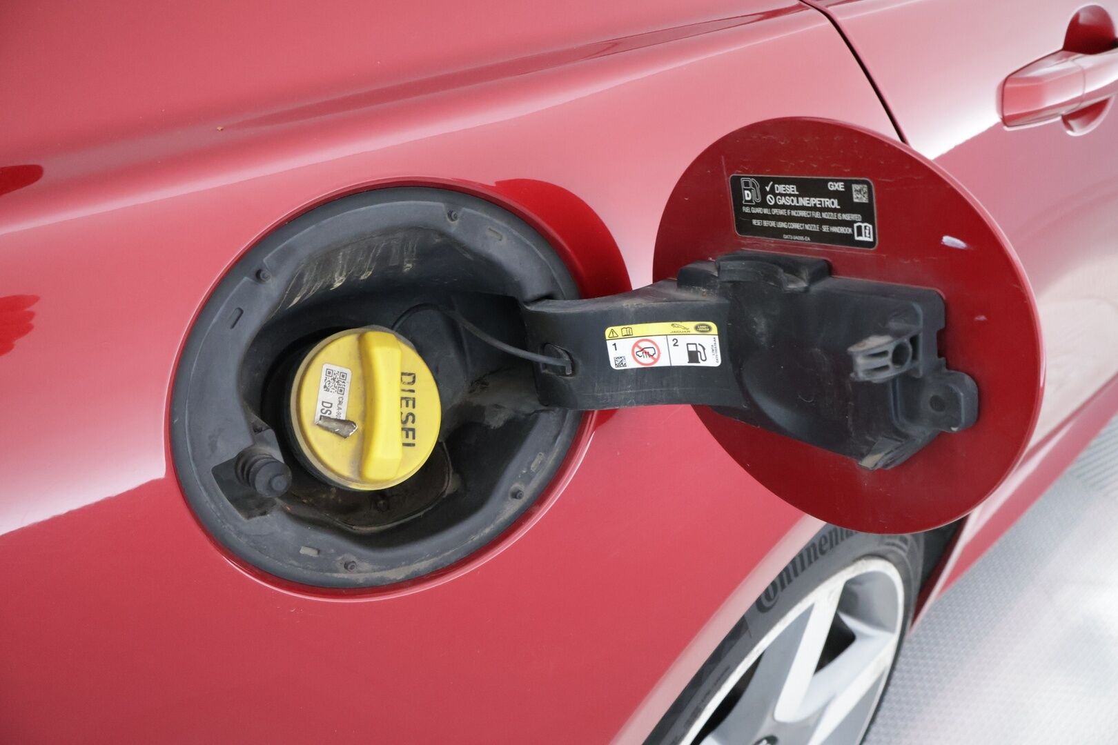 Jaguar XE 2015 20d R-Sport Aut *Webasto / Adapt. vakkari / Meridian / Punaset Nahat / Ohjauspyörän lämmitys / - *Webasto / Adapt. vakkari / Meridian / Punaset Nahat / Ohjauspyörän lämmitys / 