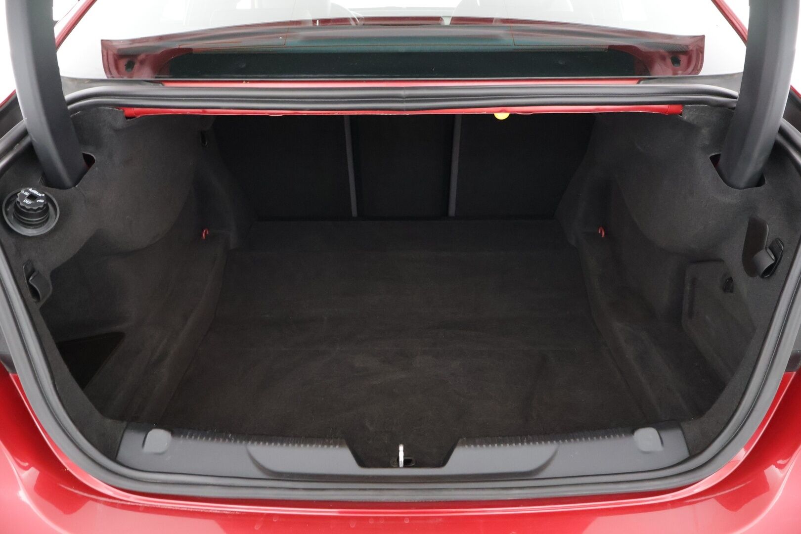 Jaguar XE 2015 20d R-Sport Aut *Webasto / Adapt. vakkari / Meridian / Punaset Nahat / Ohjauspyörän lämmitys / - *Webasto / Adapt. vakkari / Meridian / Punaset Nahat / Ohjauspyörän lämmitys / 