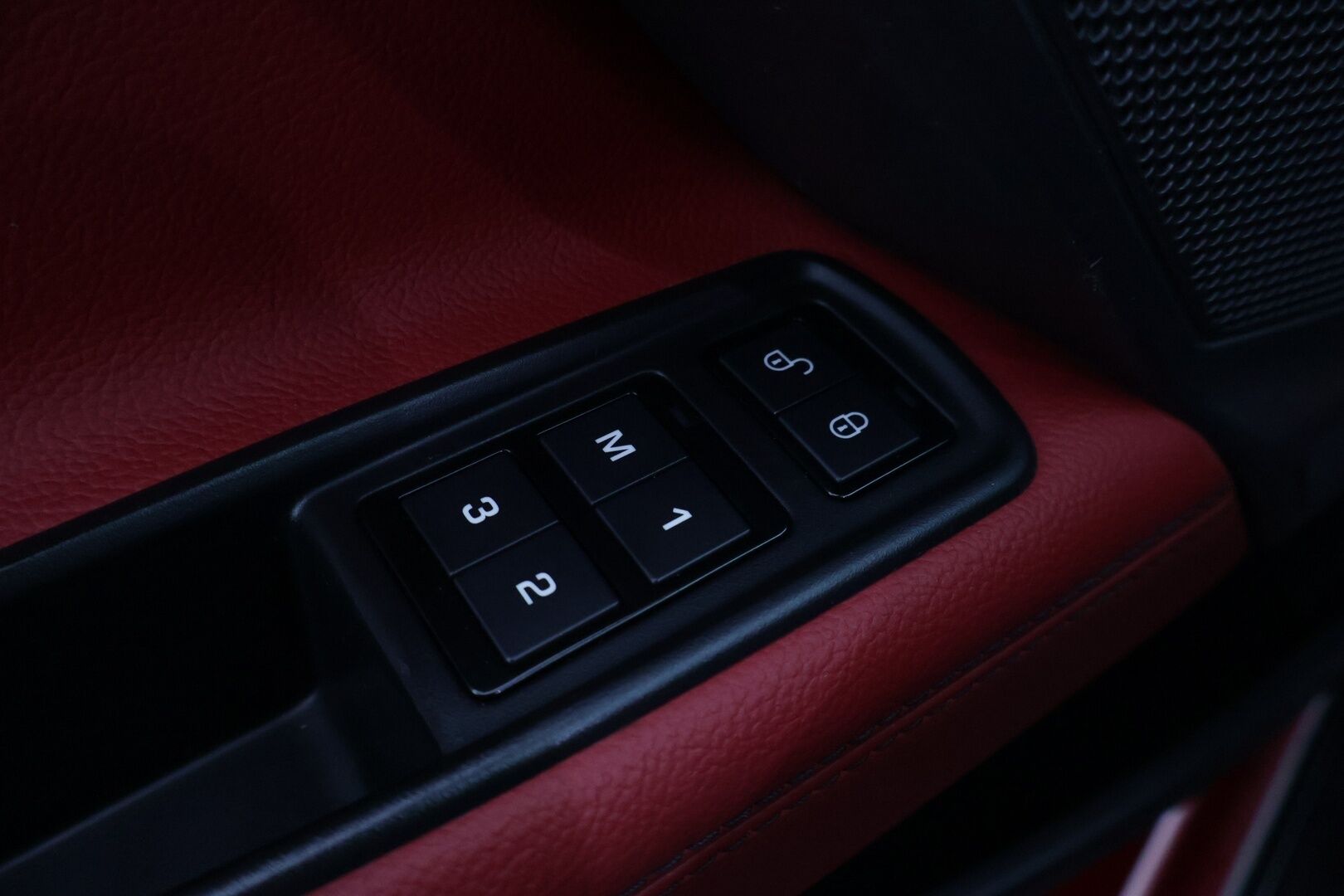 Jaguar XE 2016 20d R-Sport Aut *Webasto / Adapt. vakkari / Meridian / Punaset Nahat / Ohjauspyörän lämmitys /** Huutokaupat.com - Myydään Huutokaupat.com - *Webasto / Adapt. vakkari / Meridian / Punaset Nahat / Ohjauspyörän lämmitys / 