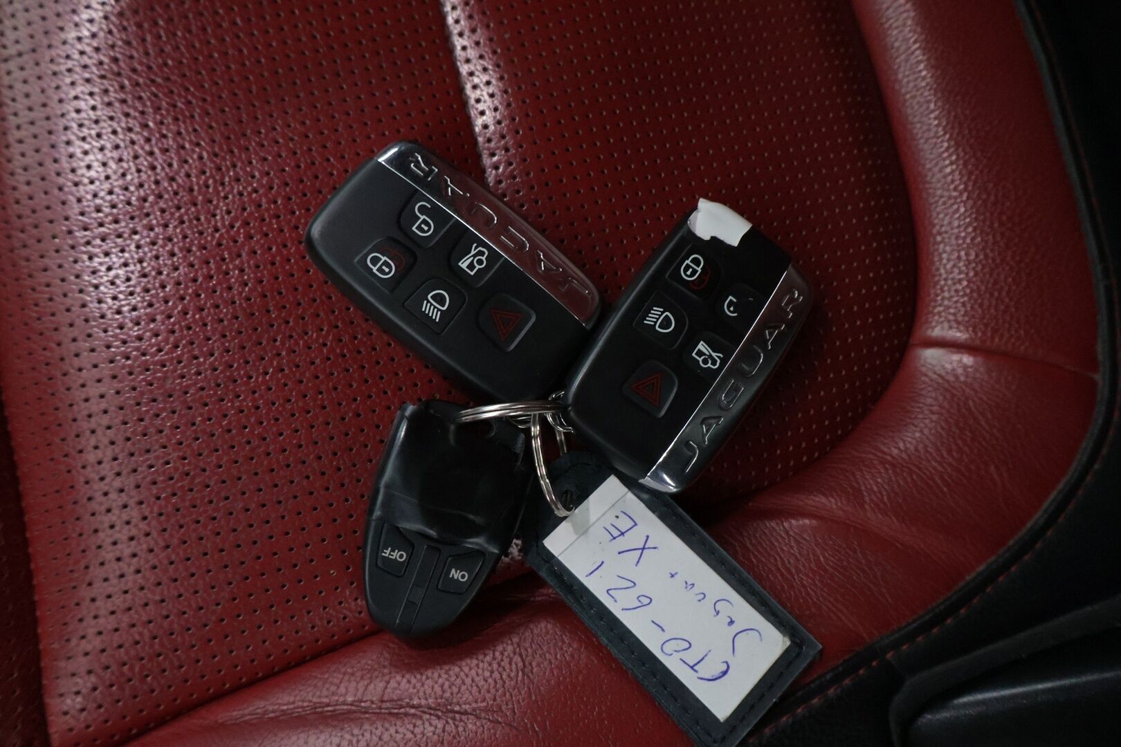 Jaguar XE 2016 20d R-Sport Aut *Webasto / Adapt. vakkari / Meridian / Punaset Nahat / Ohjauspyörän lämmitys /** Huutokaupat.com - Myydään Huutokaupat.com - *Webasto / Adapt. vakkari / Meridian / Punaset Nahat / Ohjauspyörän lämmitys / 