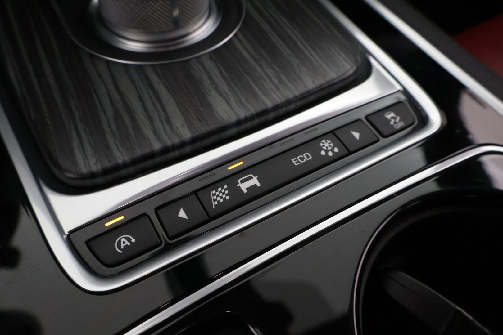 Jaguar XE 2015 20d R-Sport Aut *Webasto / Adapt. vakkari / Meridian / Punaset Nahat / Ohjauspyörän lämmitys / - *Webasto / Adapt. vakkari / Meridian / Punaset Nahat / Ohjauspyörän lämmitys / 