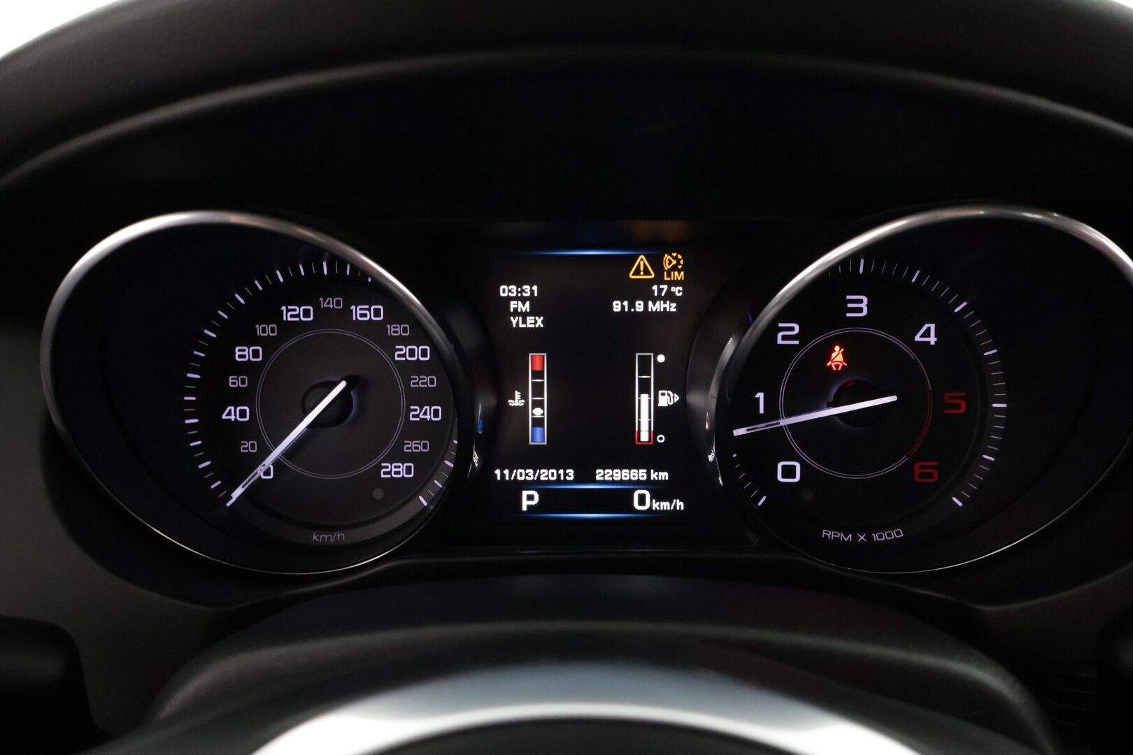 Jaguar XE 2015 20d R-Sport Aut *Webasto / Adapt. vakkari / Meridian / Punaset Nahat / Ohjauspyörän lämmitys / - *Webasto / Adapt. vakkari / Meridian / Punaset Nahat / Ohjauspyörän lämmitys / 