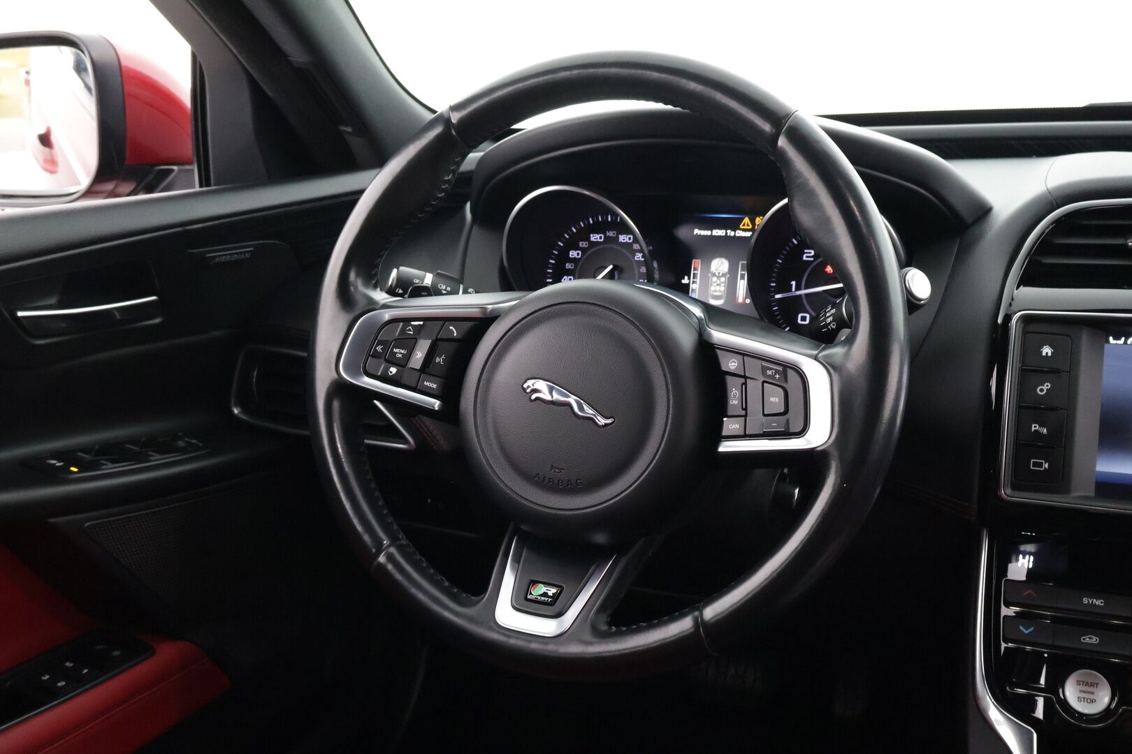 Jaguar XE 2015 20d R-Sport Aut *Webasto / Adapt. vakkari / Meridian / Punaset Nahat / Ohjauspyörän lämmitys / - *Webasto / Adapt. vakkari / Meridian / Punaset Nahat / Ohjauspyörän lämmitys / 