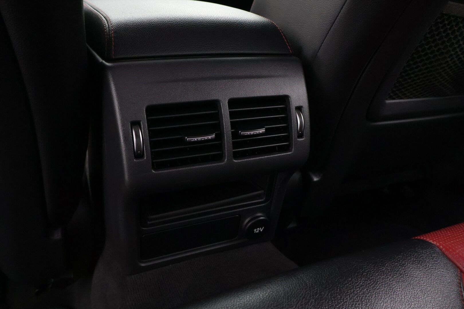 Jaguar XE 2016 20d R-Sport Aut *Webasto / Adapt. vakkari / Meridian / Punaset Nahat / Ohjauspyörän lämmitys /** Huutokaupat.com - Myydään Huutokaupat.com - *Webasto / Adapt. vakkari / Meridian / Punaset Nahat / Ohjauspyörän lämmitys / 