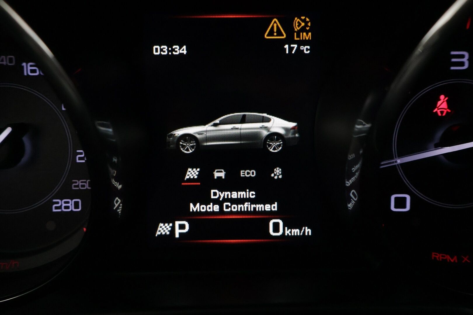 Jaguar XE 2016 20d R-Sport Aut *Webasto / Adapt. vakkari / Meridian / Punaset Nahat / Ohjauspyörän lämmitys /** Huutokaupat.com - Myydään Huutokaupat.com - *Webasto / Adapt. vakkari / Meridian / Punaset Nahat / Ohjauspyörän lämmitys / 