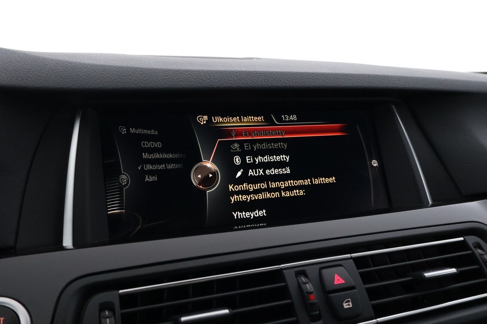 BMW 520 2015 F10 Sedan 520d A Business *ACC / Navi / Vaaleat comfortnahat / HUD / S.ratti / S.penkit / Navi / P.kamera* - Upeasti varusteltu Suomi-auto / Ei Adblueta / Michelin renkain! - HULLU BLACKWEEK KORKOTARJOUS 2,49%