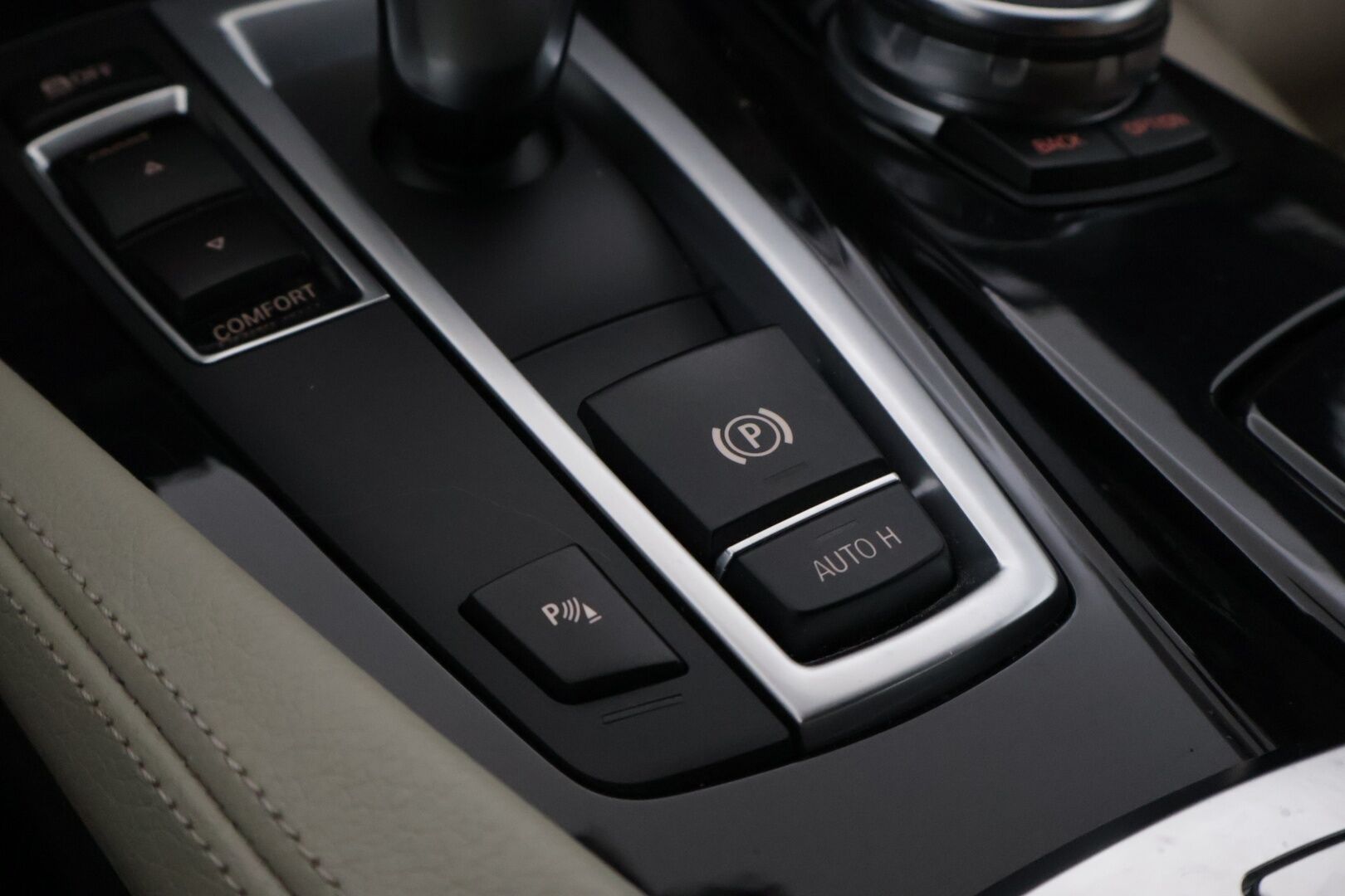 BMW 520 2015 F10 Sedan 520d A Business *ACC / Navi / Vaaleat comfortnahat / HUD / S.ratti / S.penkit / Navi / P.kamera* - Upeasti varusteltu Suomi-auto / Ei Adblueta / Michelin renkain! - HULLU BLACKWEEK KORKOTARJOUS 2,49%