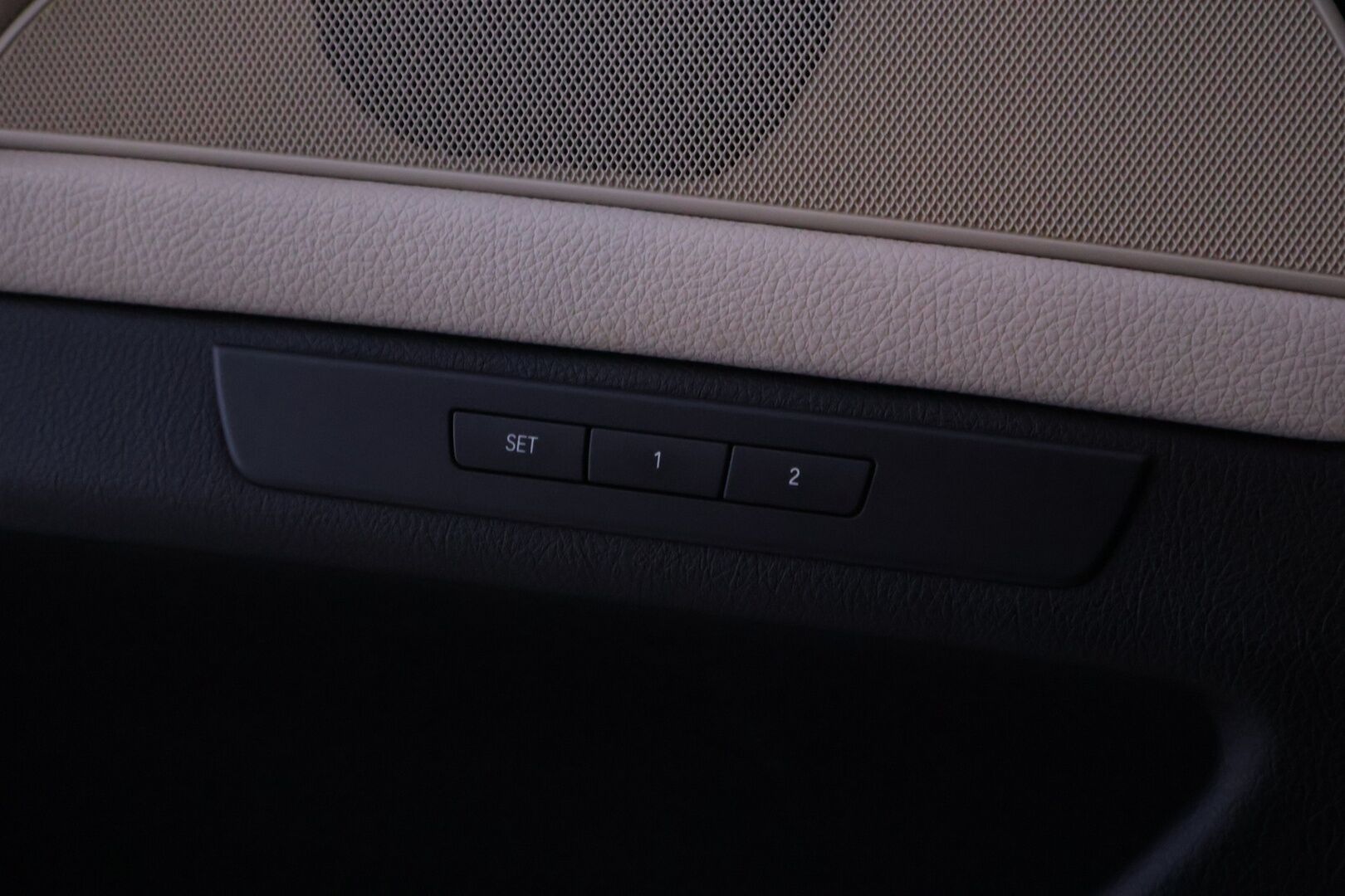 BMW 520 2015 F10 Sedan 520d A Business *ACC / Navi / Vaaleat comfortnahat / HUD / S.ratti / S.penkit / Navi / P.kamera* - Upeasti varusteltu Suomi-auto / Ei Adblueta / Michelin renkain! - HULLU BLACKWEEK KORKOTARJOUS 2,49%