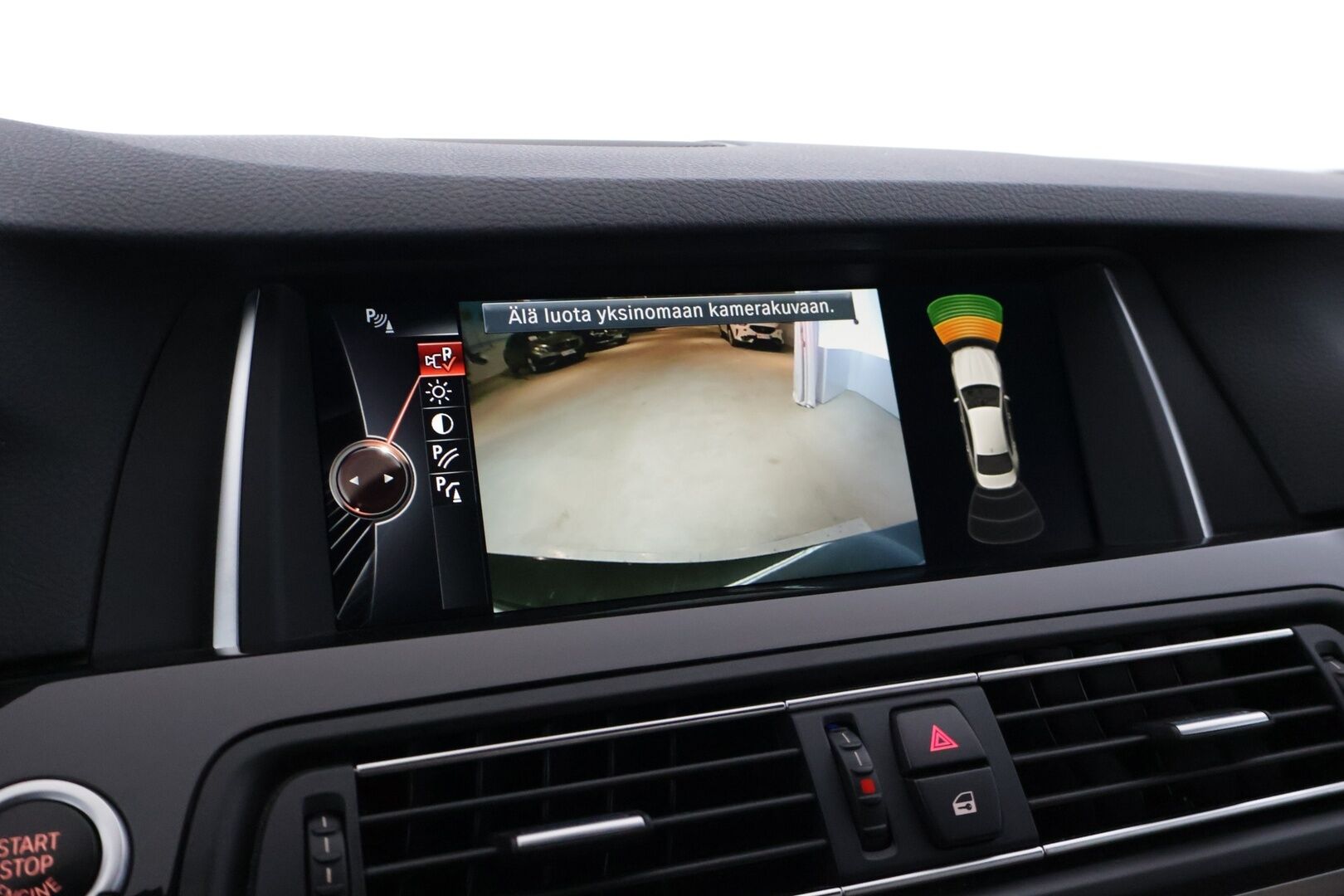 BMW 520 2015 F10 Sedan 520d A Business *ACC / Navi / Vaaleat comfortnahat / HUD / S.ratti / S.penkit / Navi / P.kamera* - Upeasti varusteltu Suomi-auto / Ei Adblueta / Michelin renkain! - HULLU BLACKWEEK KORKOTARJOUS 2,49%