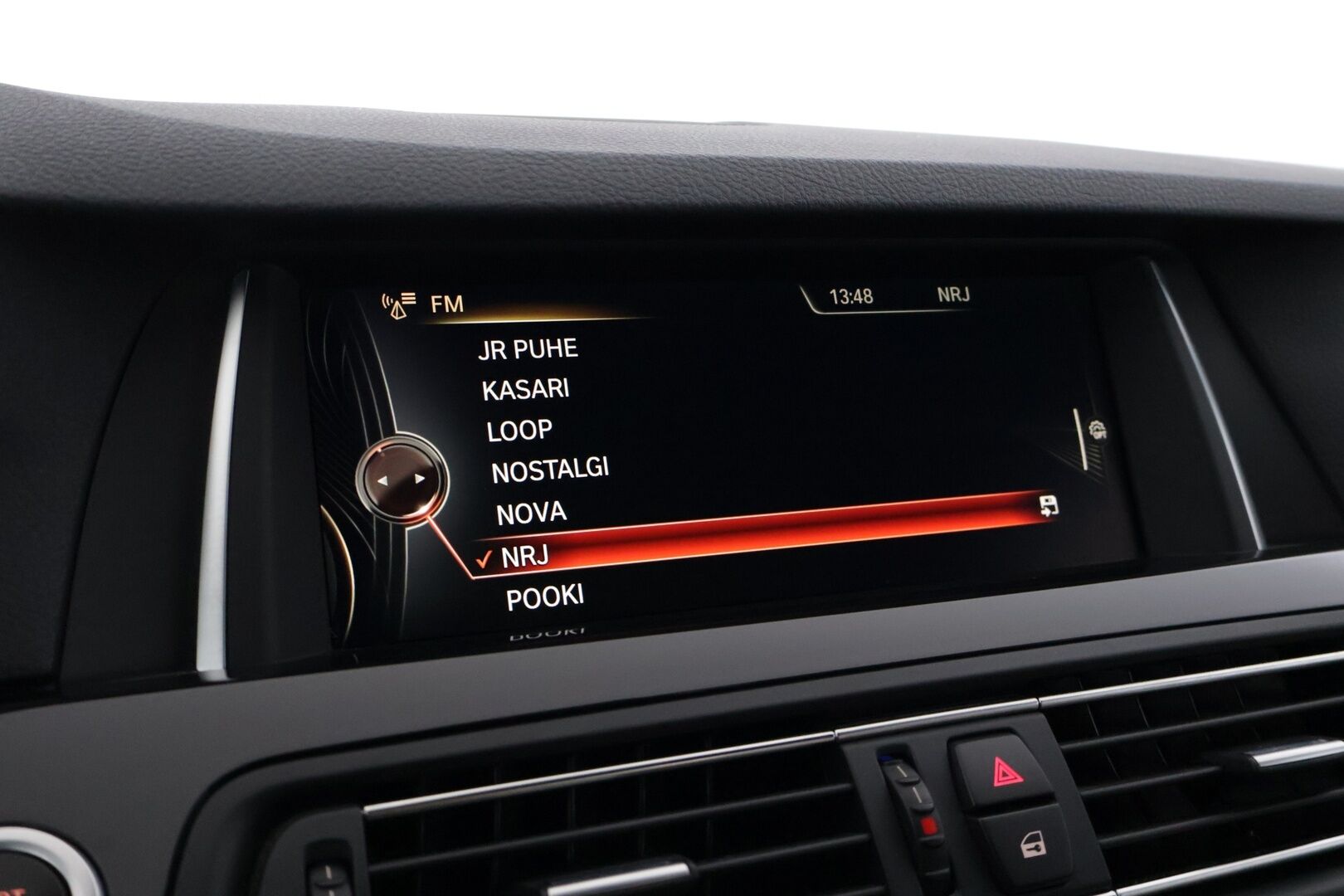 BMW 520 2015 F10 Sedan 520d A Business *ACC / Navi / Vaaleat comfortnahat / HUD / S.ratti / S.penkit / Navi / P.kamera* - Upeasti varusteltu Suomi-auto / Ei Adblueta / Michelin renkain! - HULLU BLACKWEEK KORKOTARJOUS 2,49%