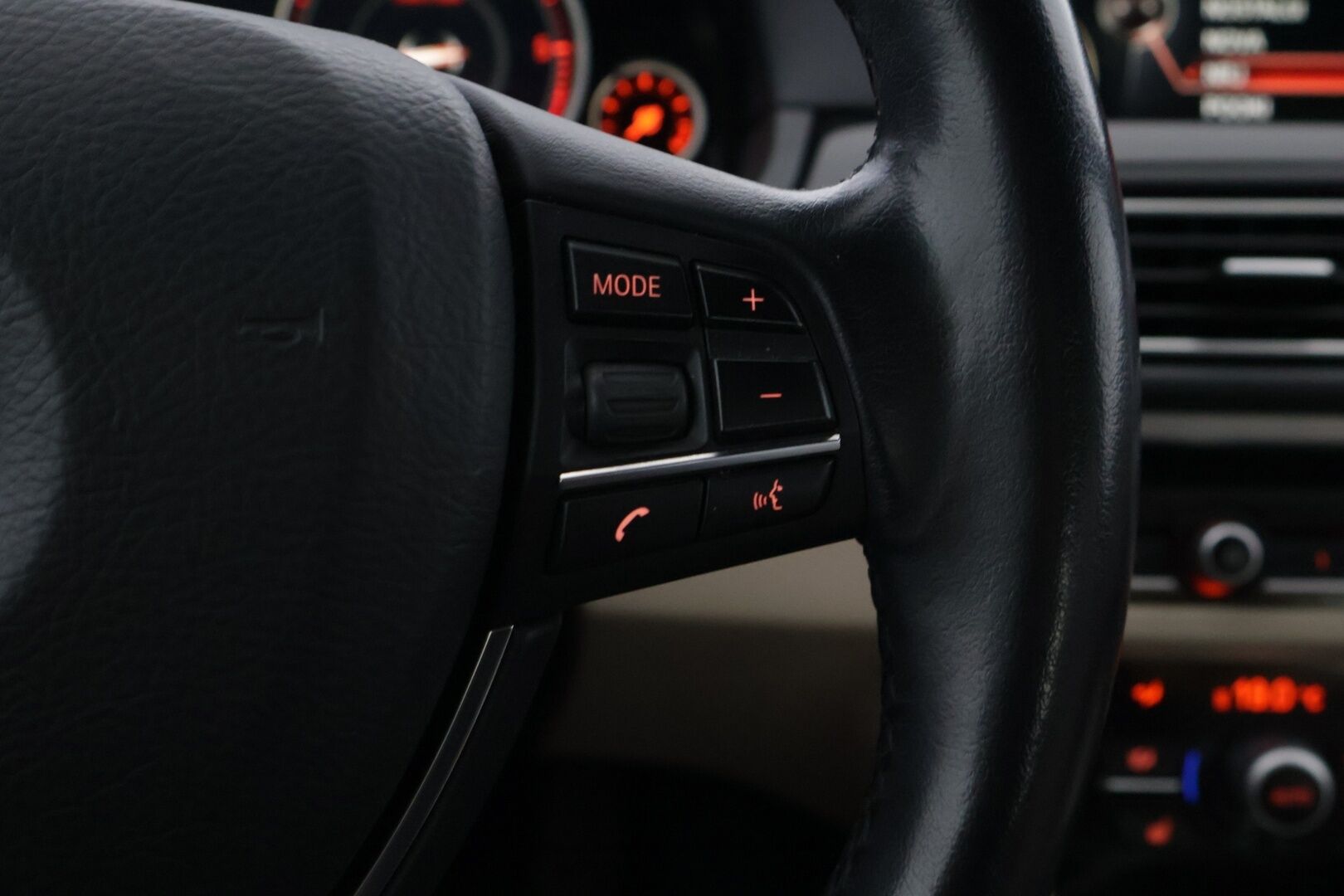 BMW 520 2015 F10 Sedan 520d A Business *ACC / Navi / Vaaleat comfortnahat / HUD / S.ratti / S.penkit / Navi / P.kamera* - Upeasti varusteltu Suomi-auto / Ei Adblueta / Michelin renkain! - HULLU BLACKWEEK KORKOTARJOUS 2,49%