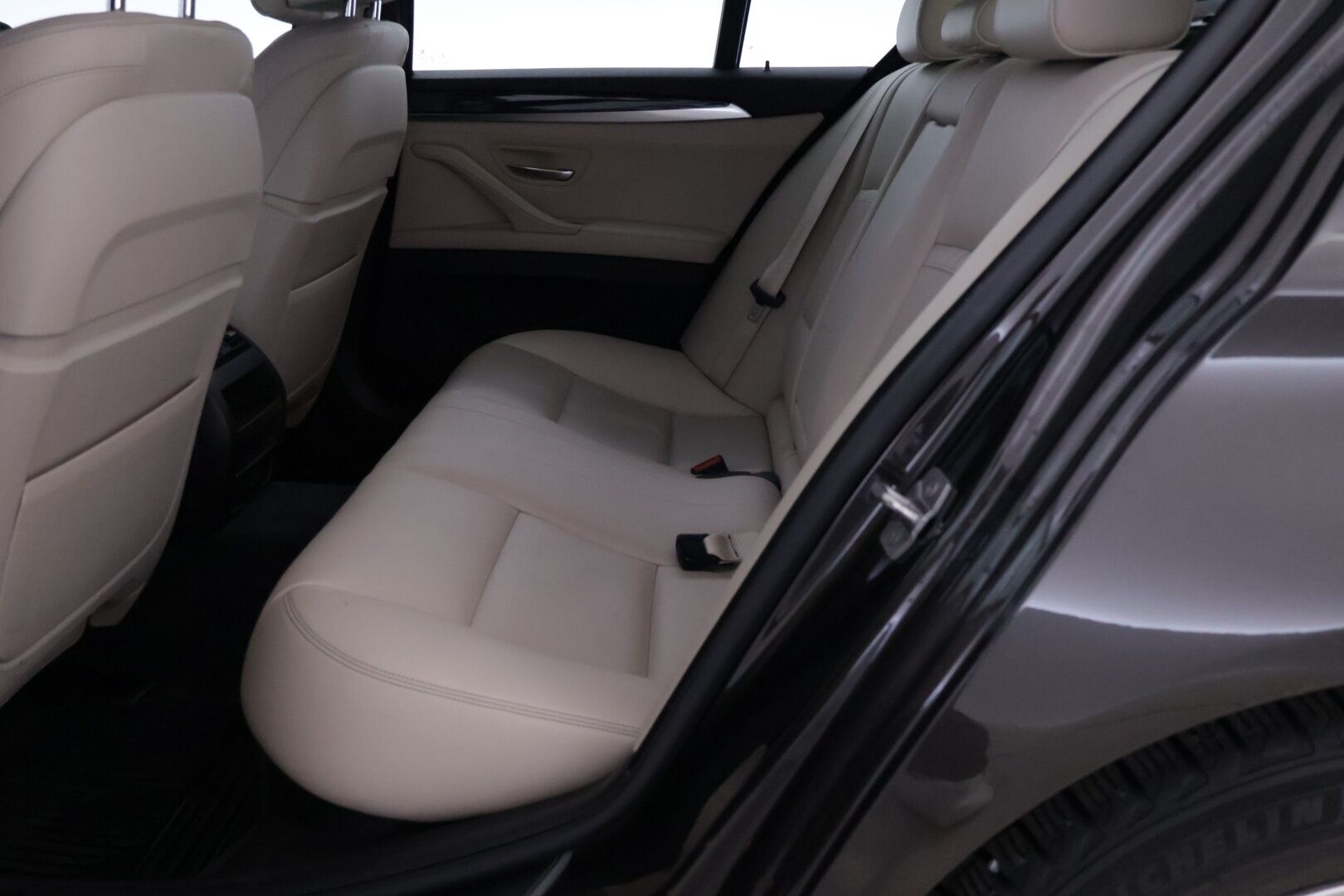 BMW 520 2015 F10 Sedan 520d A Business *ACC / Navi / Vaaleat comfortnahat / HUD / S.ratti / S.penkit / Navi / P.kamera* - Upeasti varusteltu Suomi-auto / Ei Adblueta / Michelin renkain! - HULLU BLACKWEEK KORKOTARJOUS 2,49%