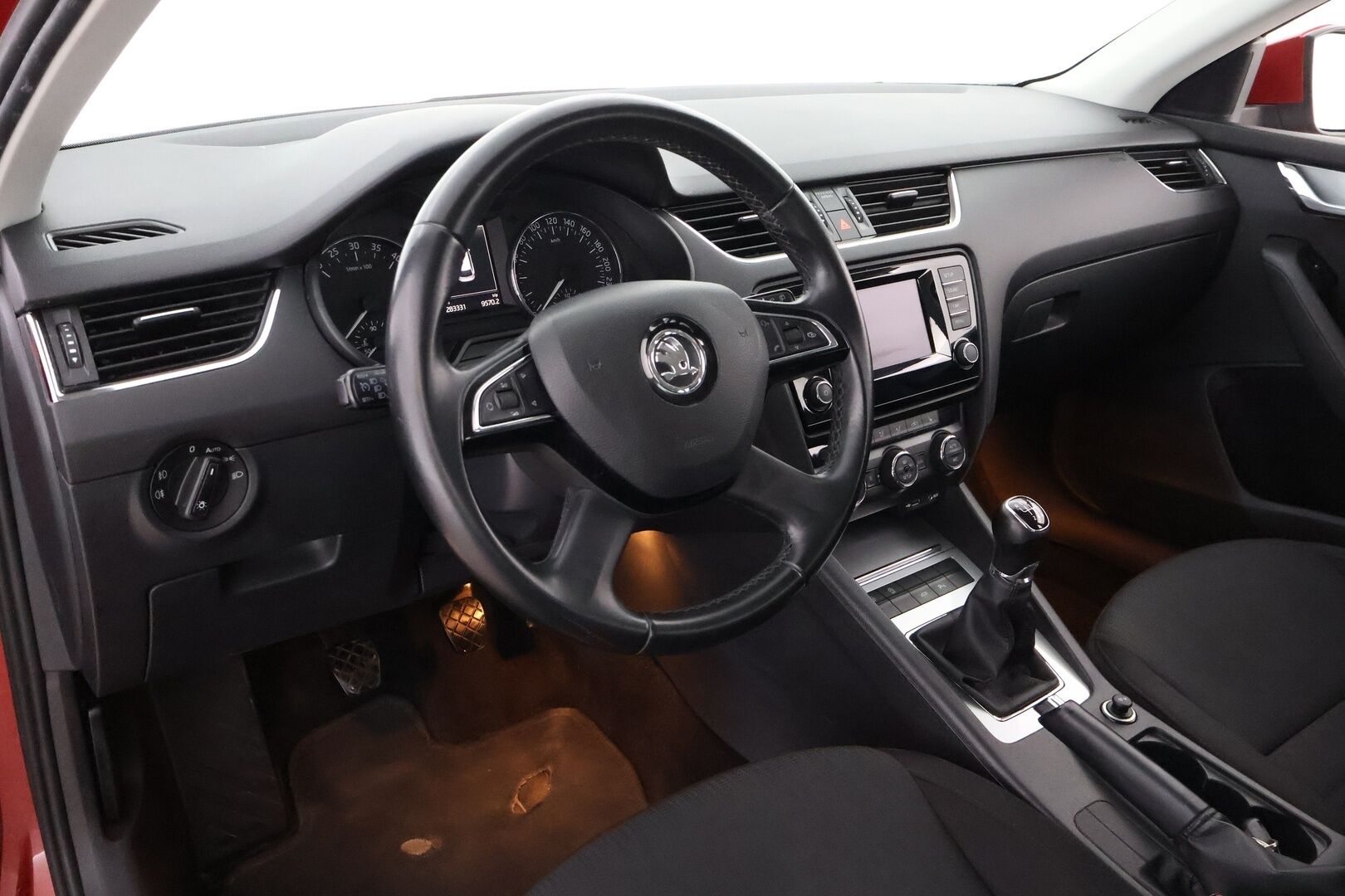 Skoda Octavia 2015 Combi 2,0 TDI 150 Elegance - Suomiauto / Webasto / Vakkari / KeylessGo / Vetokoukku / Xenon / Peruutustutkat / Hyvillä varusteilla!