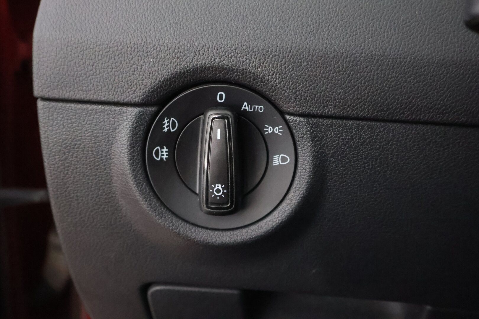 Skoda Octavia 2015 Combi 2,0 TDI 150 Elegance - Suomiauto / Webasto / Vakkari / KeylessGo / Vetokoukku / Xenon / Peruutustutkat / Hyvillä varusteilla!