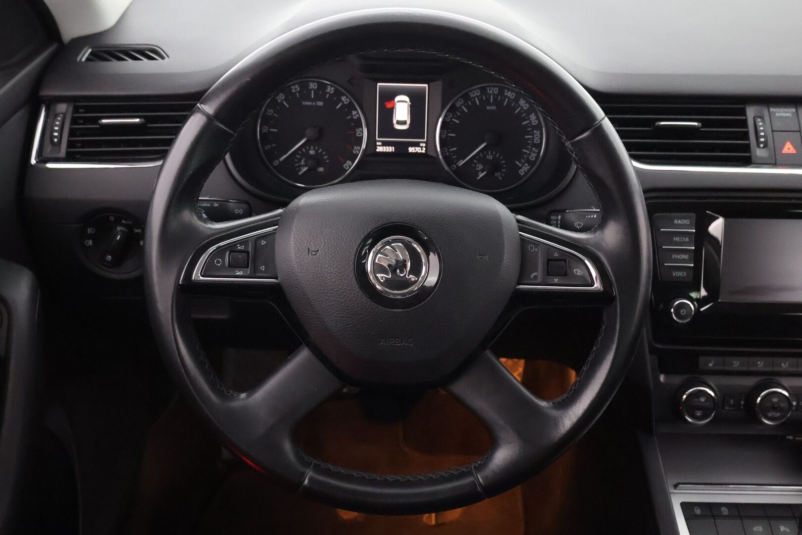 Skoda Octavia 2015 Combi 2,0 TDI 150 Elegance - Suomiauto / Webasto / Vakkari / KeylessGo / Vetokoukku / Xenon / Peruutustutkat / Hyvillä varusteilla!