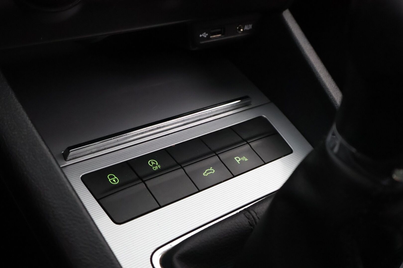 Skoda Octavia 2015 Combi 2,0 TDI 150 Elegance - Suomiauto / Webasto / Vakkari / KeylessGo / Vetokoukku / Xenon / Peruutustutkat / Hyvillä varusteilla!