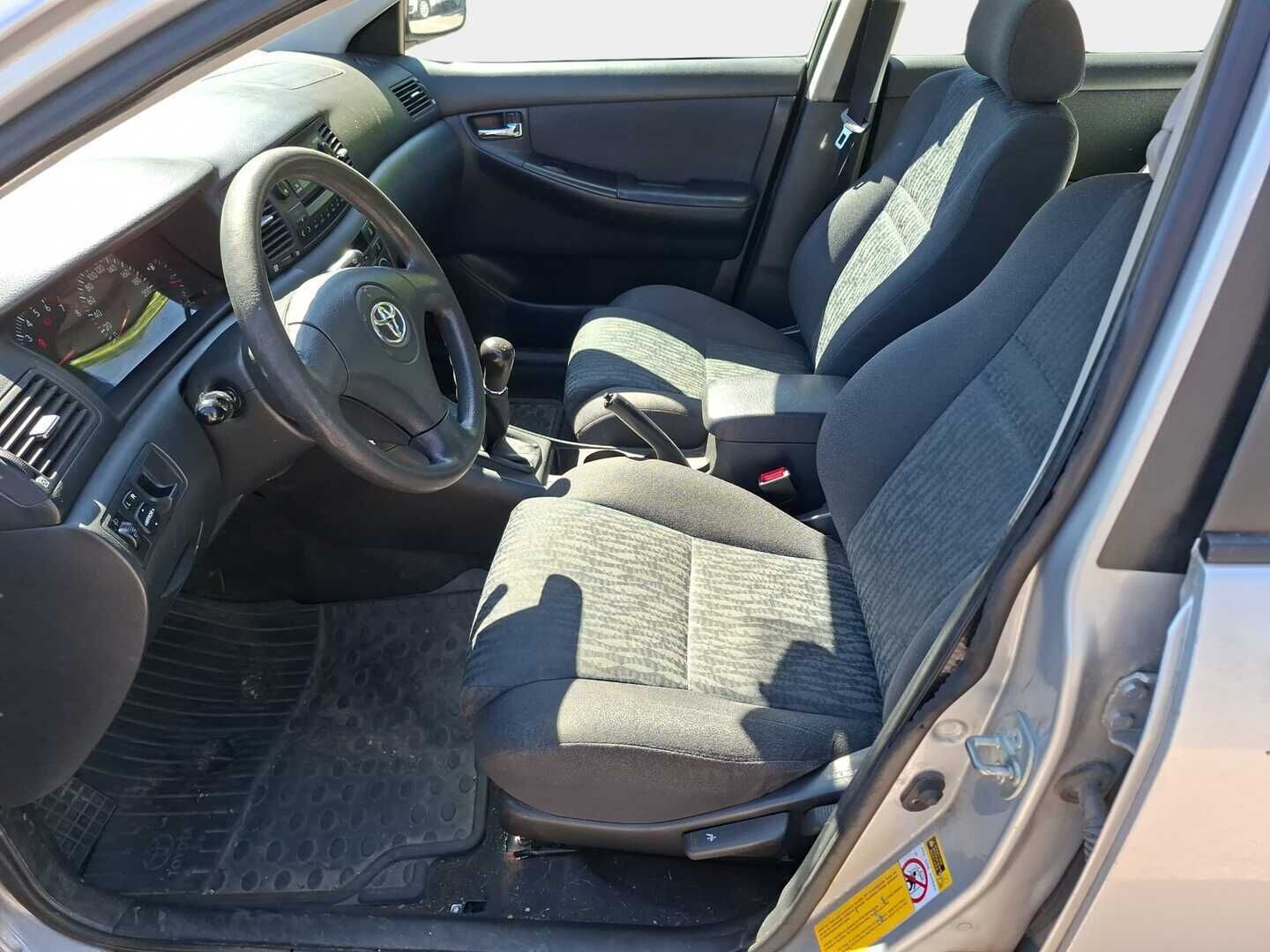 Toyota Corolla 2004 4D COROLLA SEDAN 1.4 *Yritys Outlet- Myydään vain yrityksille!* - | Ilmastointi | Kahdet renkaat vanteineen | 